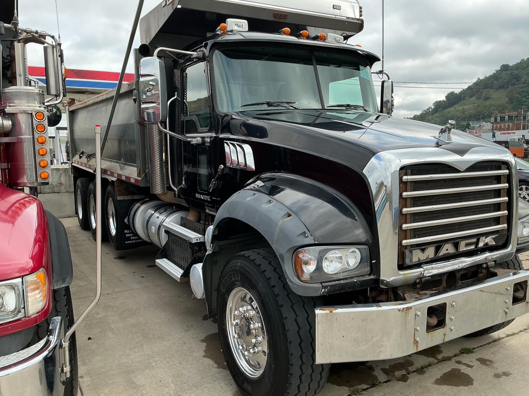 2009 MACK GRANITE GU713 in East Liverpool, OH