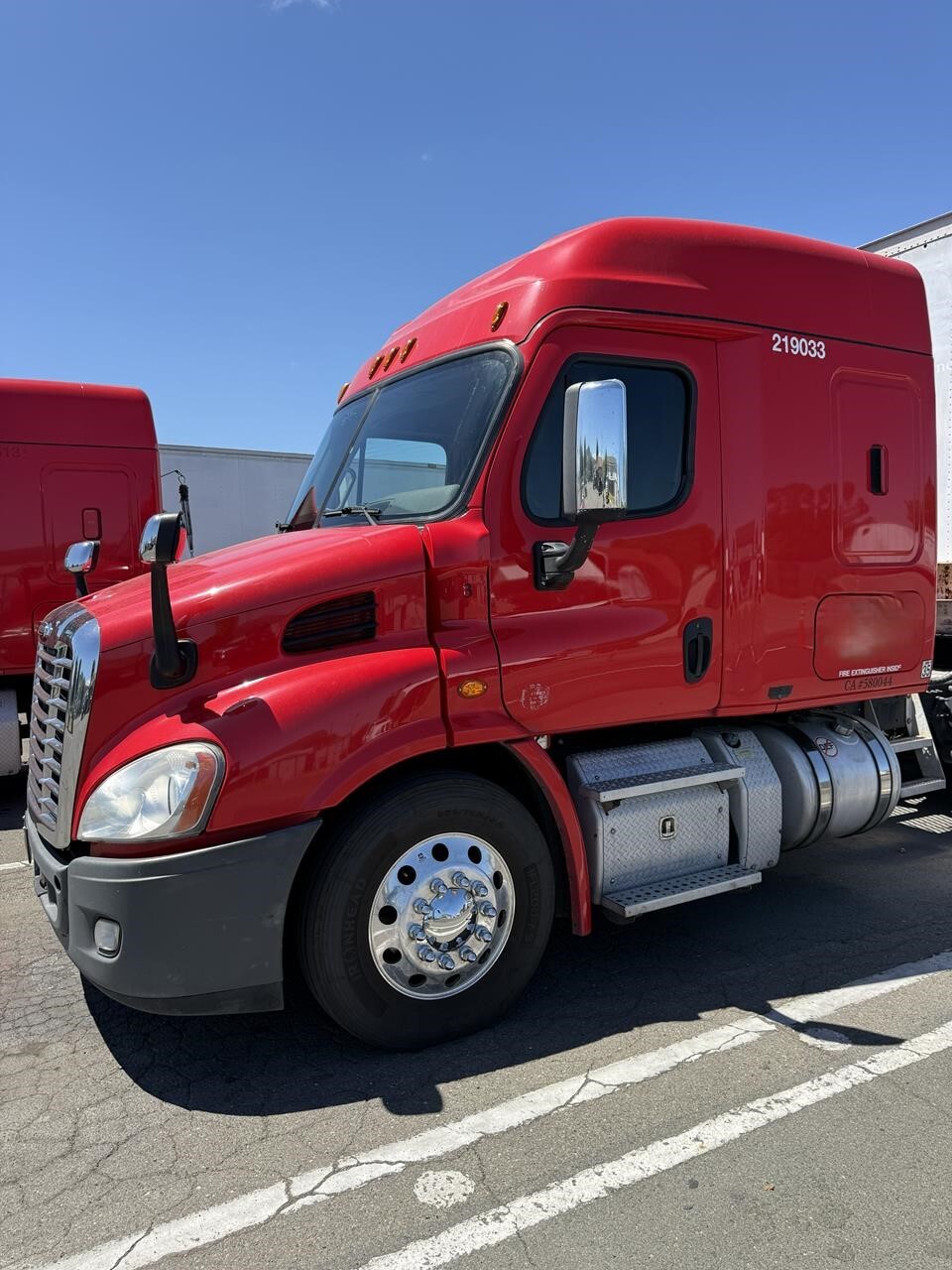 2019 FREIGHTLINER CASCADIA 113 in Santa Rosa, CA
