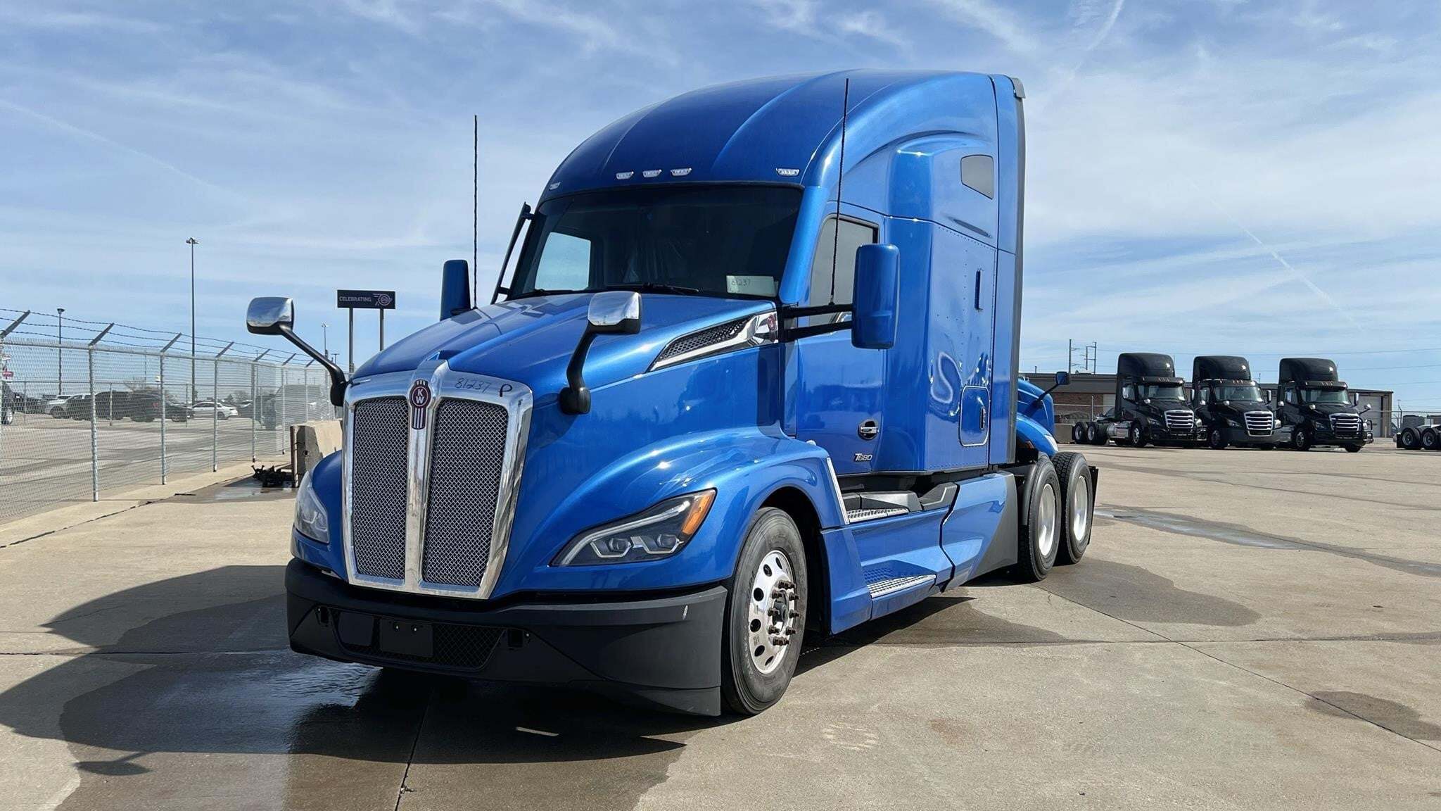 2023 KENWORTH T680 in Lithia Springs, GA