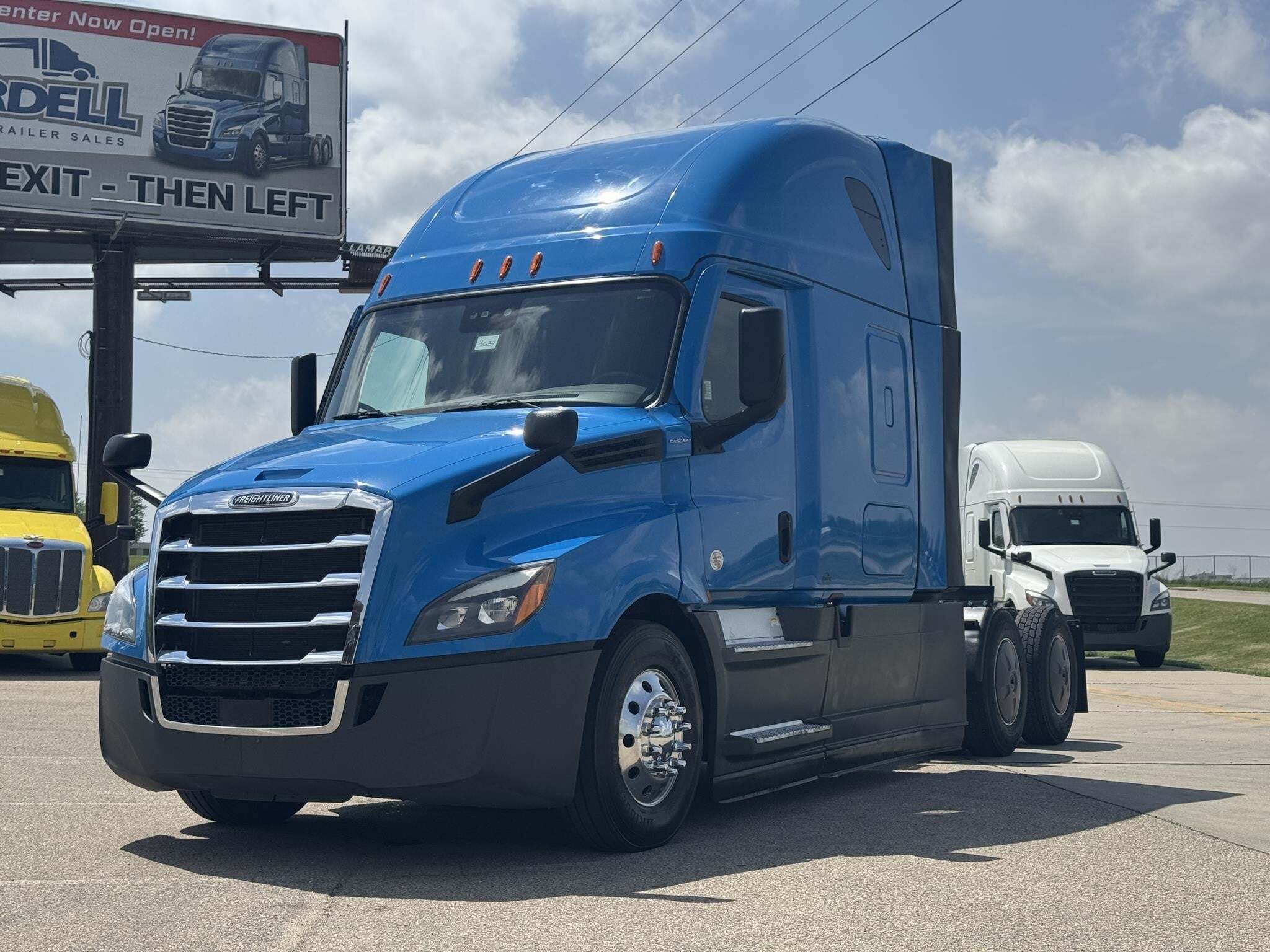 2023 FREIGHTLINER CASCADIA 126 in Dubuque, IA