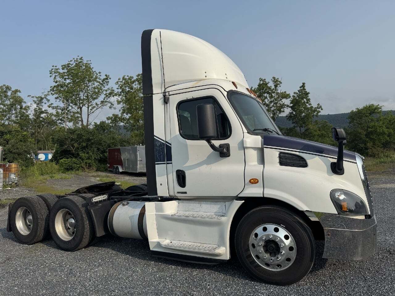 2015 FREIGHTLINER CASCADIA 113 in Bethel, PA