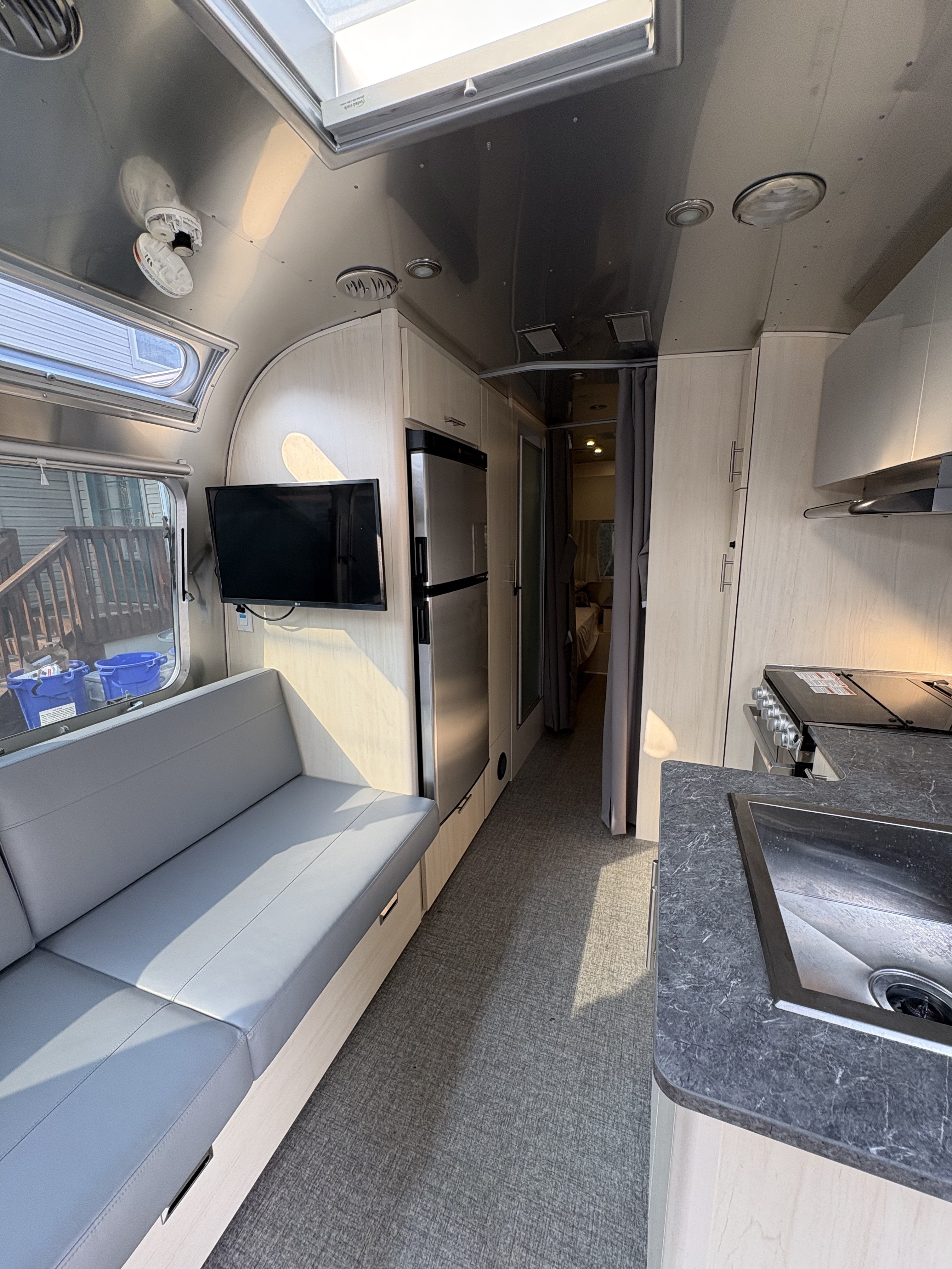 2022 Airstream FLYING CLOUD 25FB TWIN in drexel hill PA