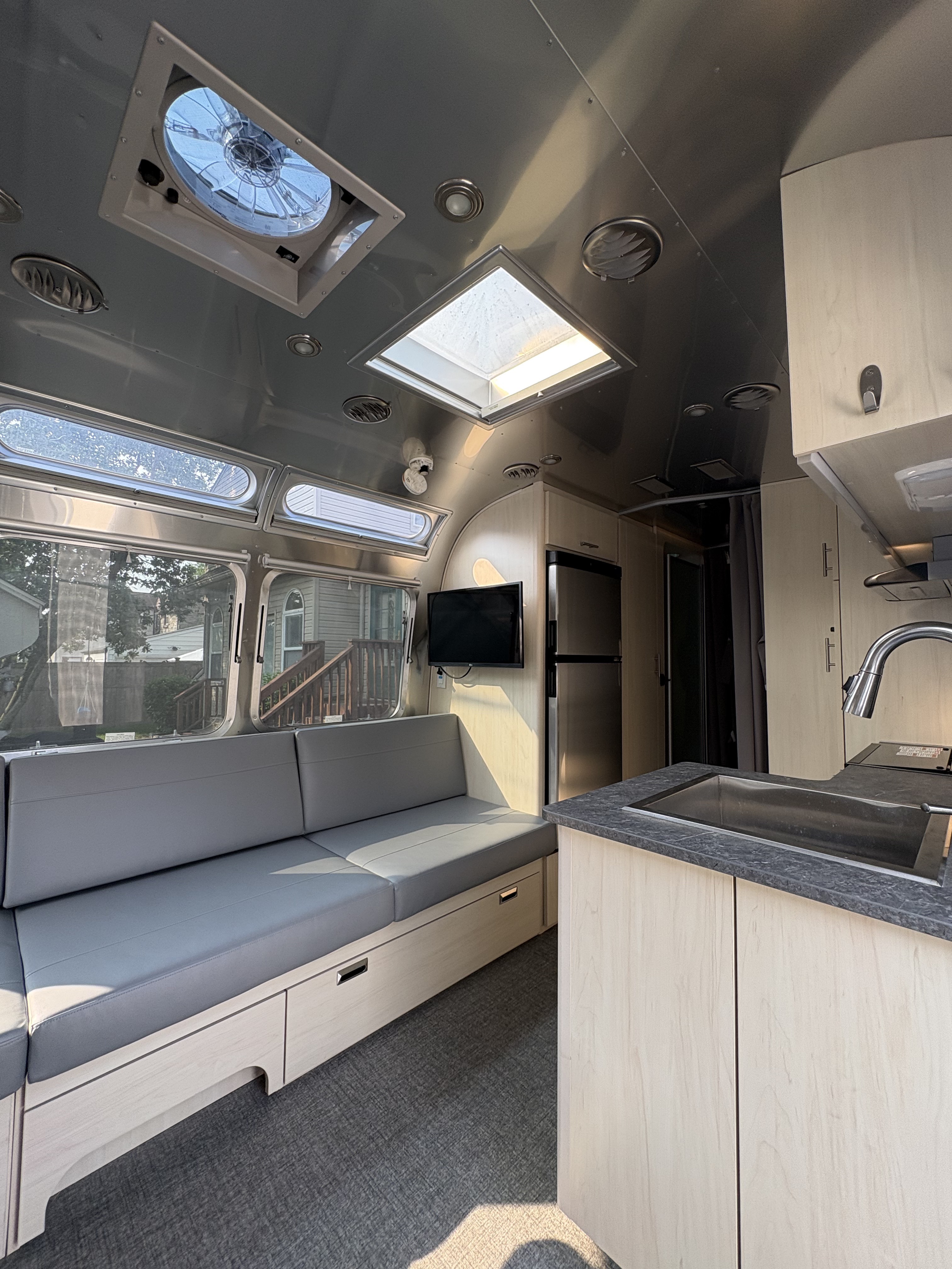 2022 Airstream FLYING CLOUD 25FB TWIN in drexel hill PA