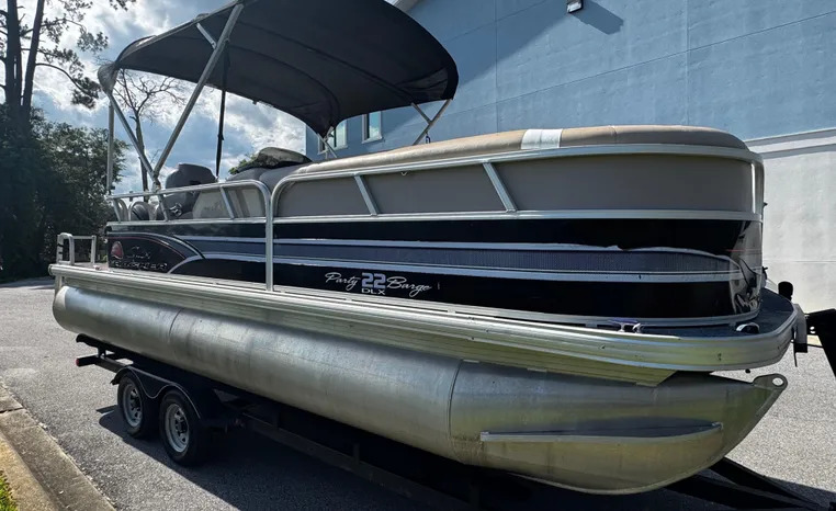 2015 Sun Tracker Party Barge 22 DLX Pontoon Boat boat