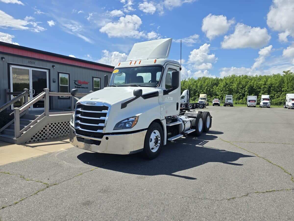 2019 FREIGHTLINER CASCADIA 126 in North Little Rock, AR