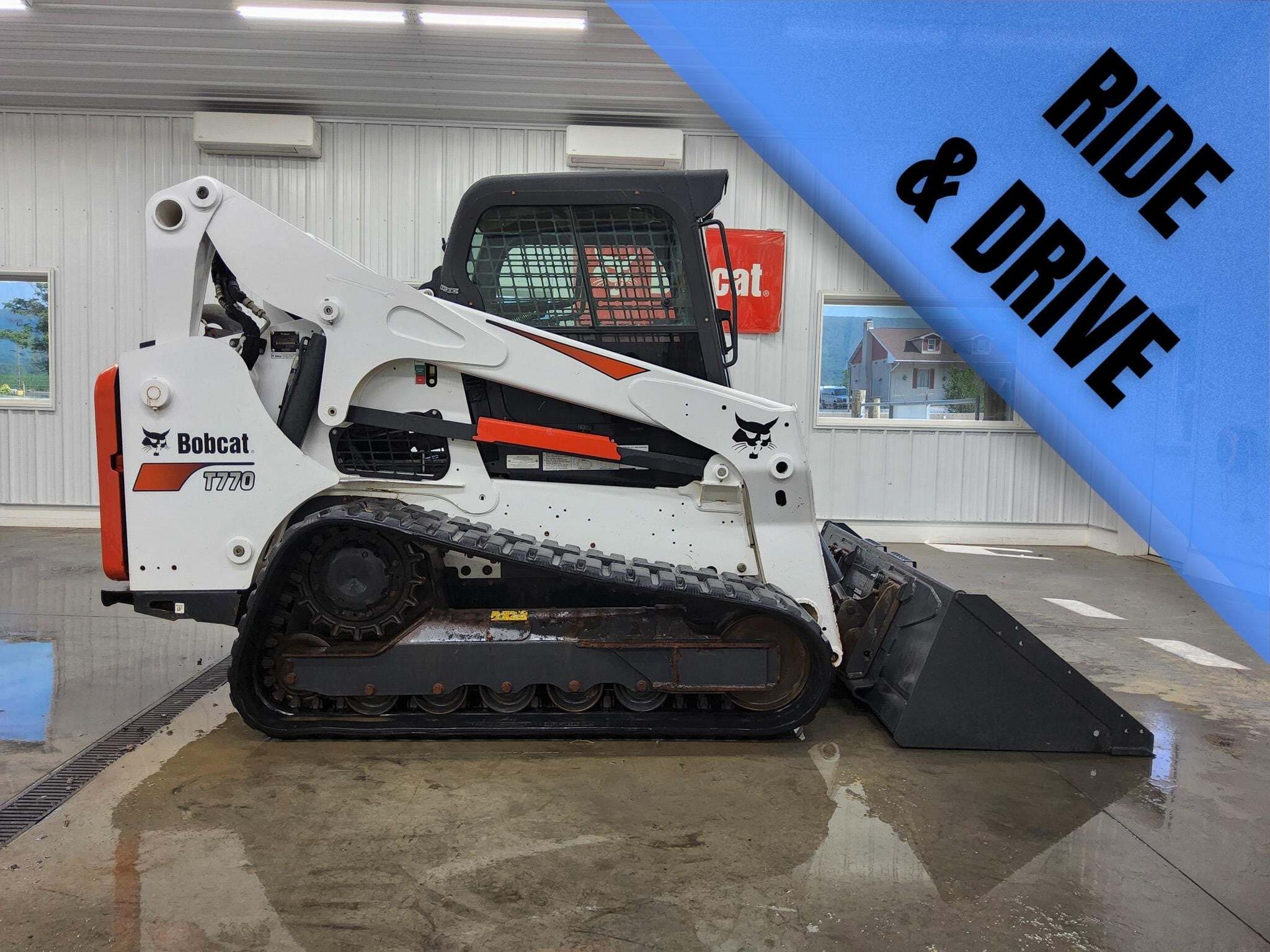2019 BOBCAT T770 in Bethel, PA