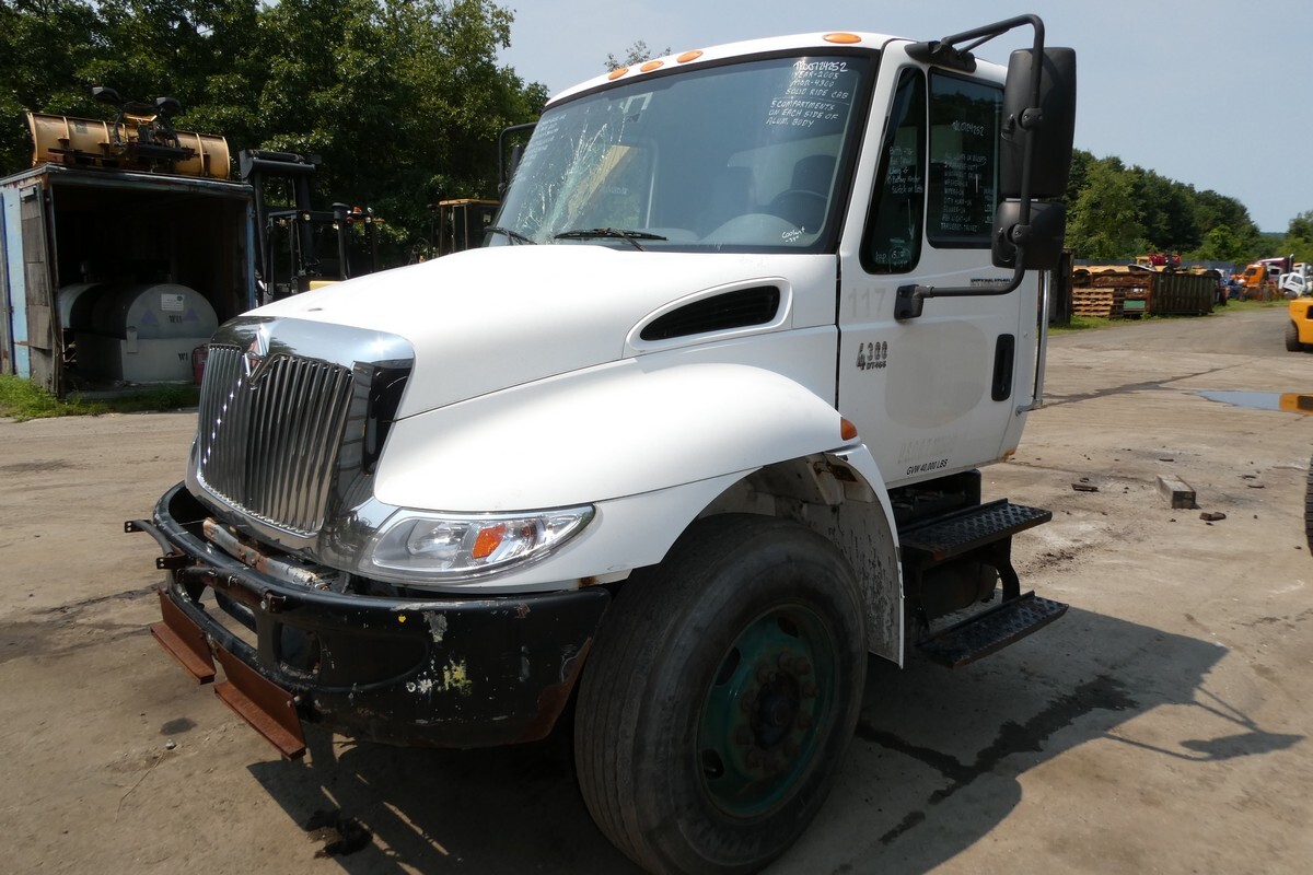 2005 INTERNATIONAL 4300 in Sparrow Bush, NY