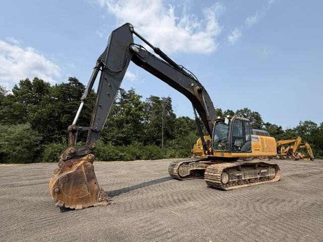 2015 DEERE 350G LC in Chantilly, VA