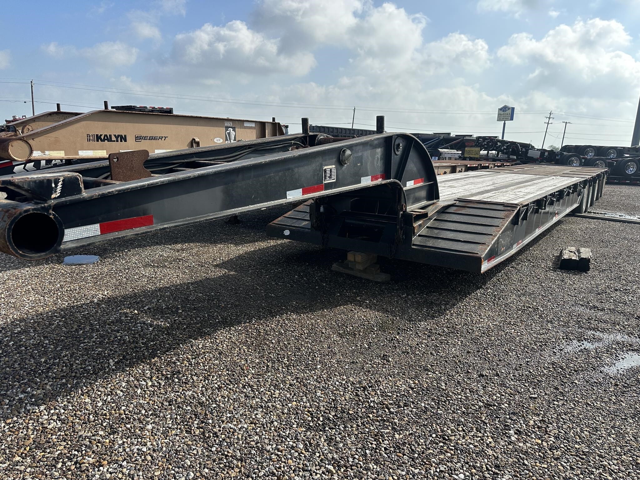 2005 LOAD KING 70 TON 5 AXLE in Robstown, TX