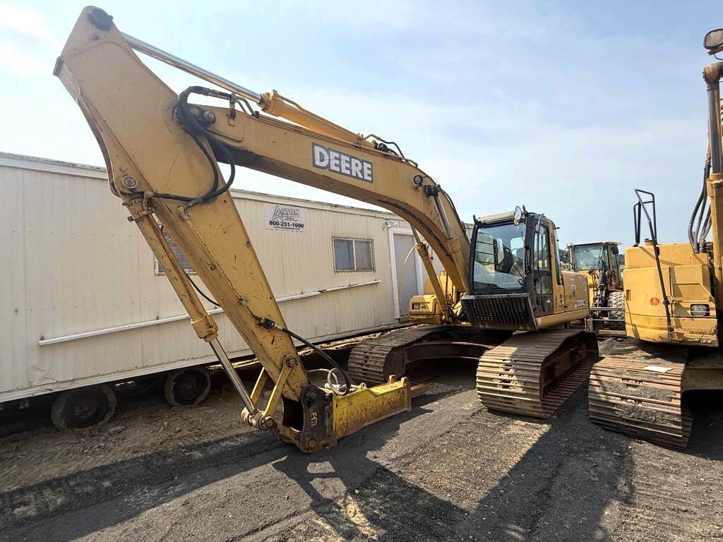 2006 DEERE 200C LC in Chantilly, VA