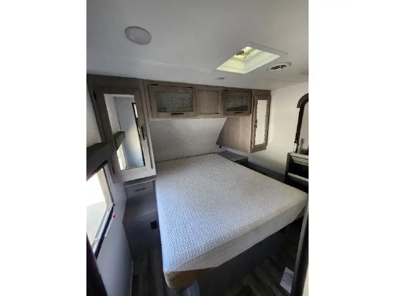 2022 COLEMAN LIGHT 2755BH