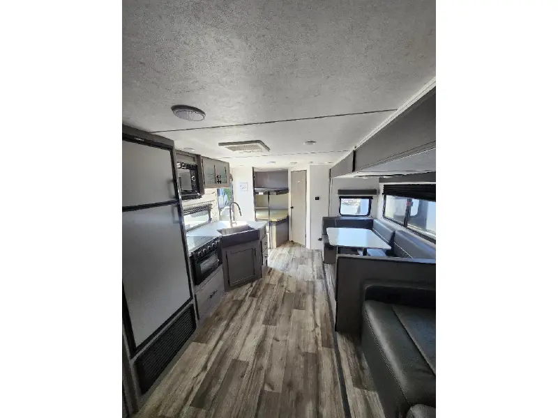 2022 COLEMAN LIGHT 2755BH