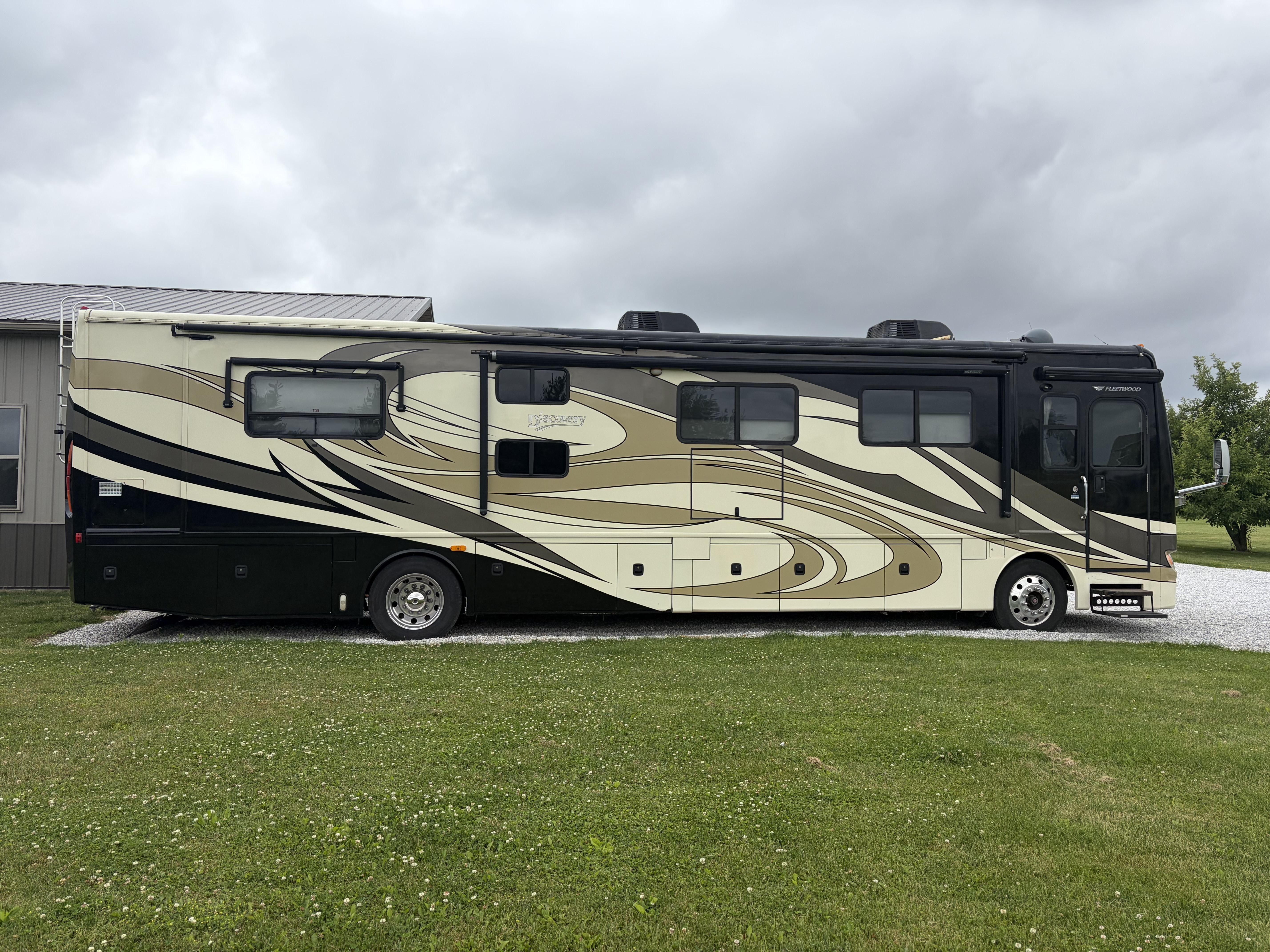 2010 Fleetwood DISCOVERY 40G in bloomville OH