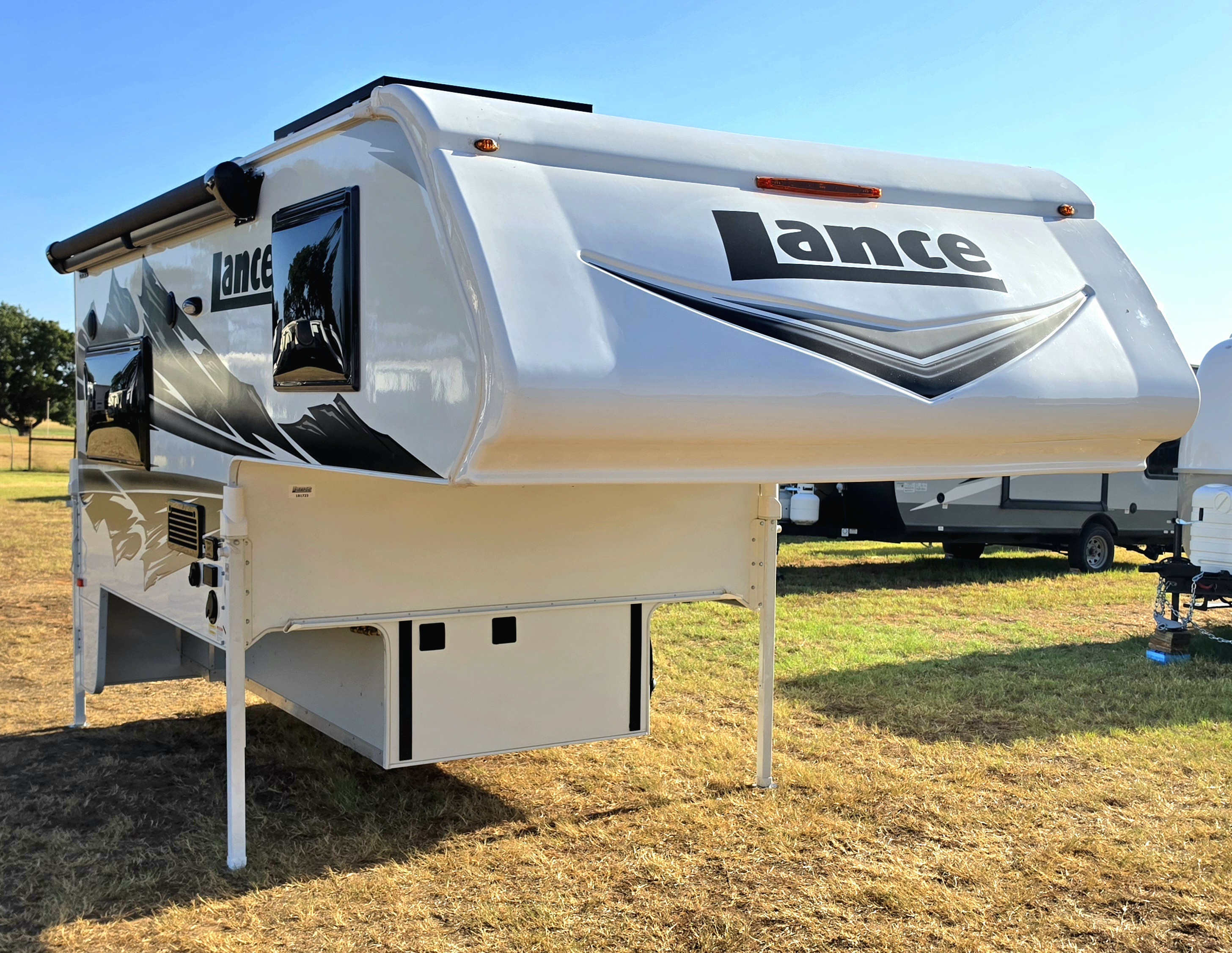 2027 Lance 850 in granbury TX