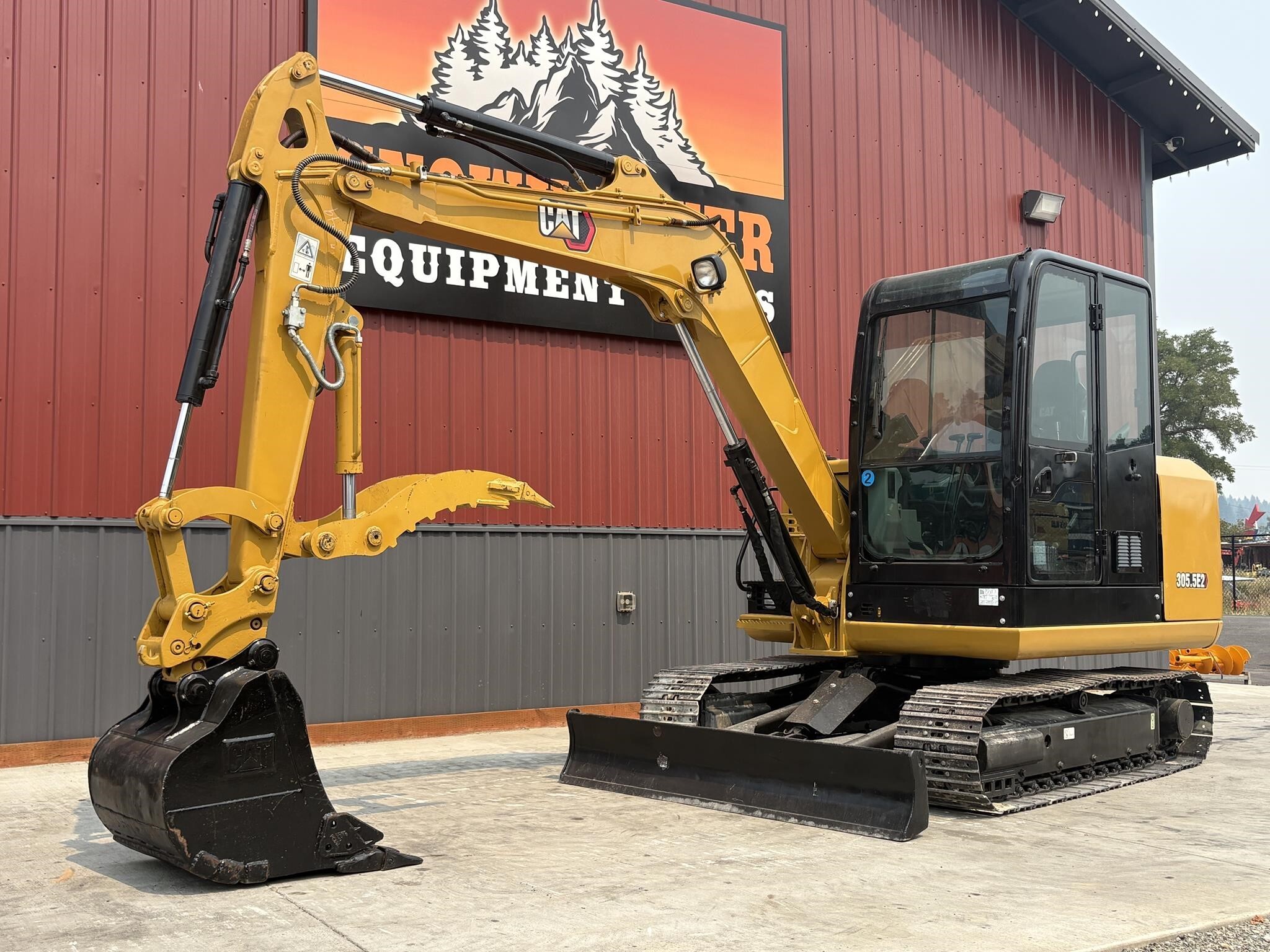 2017 CATERPILLAR 305.5E2 in Cle Elum, WA