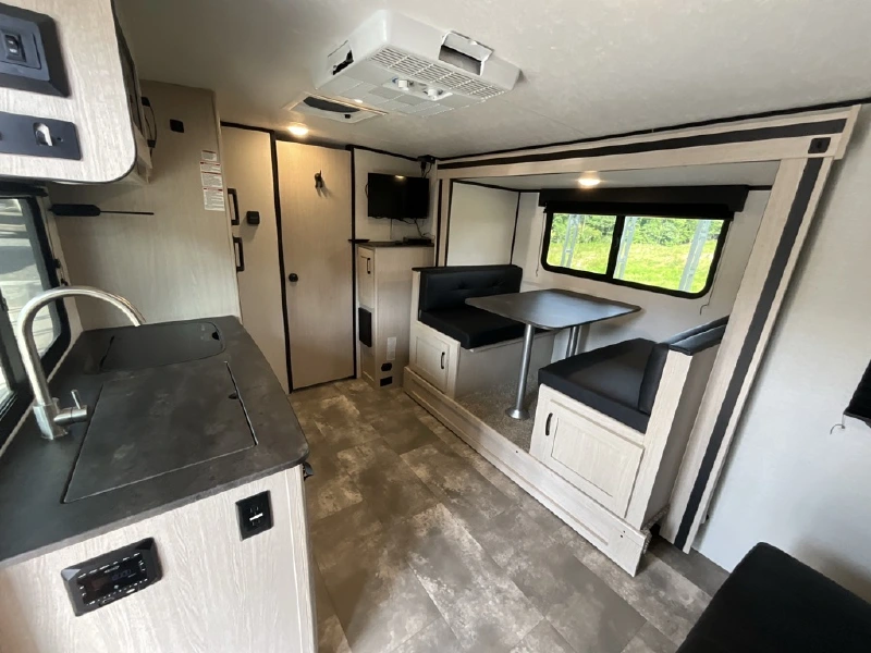 2022 COACHMEN APEX 203RBK