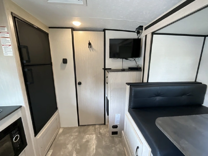2022 COACHMEN APEX 203RBK
