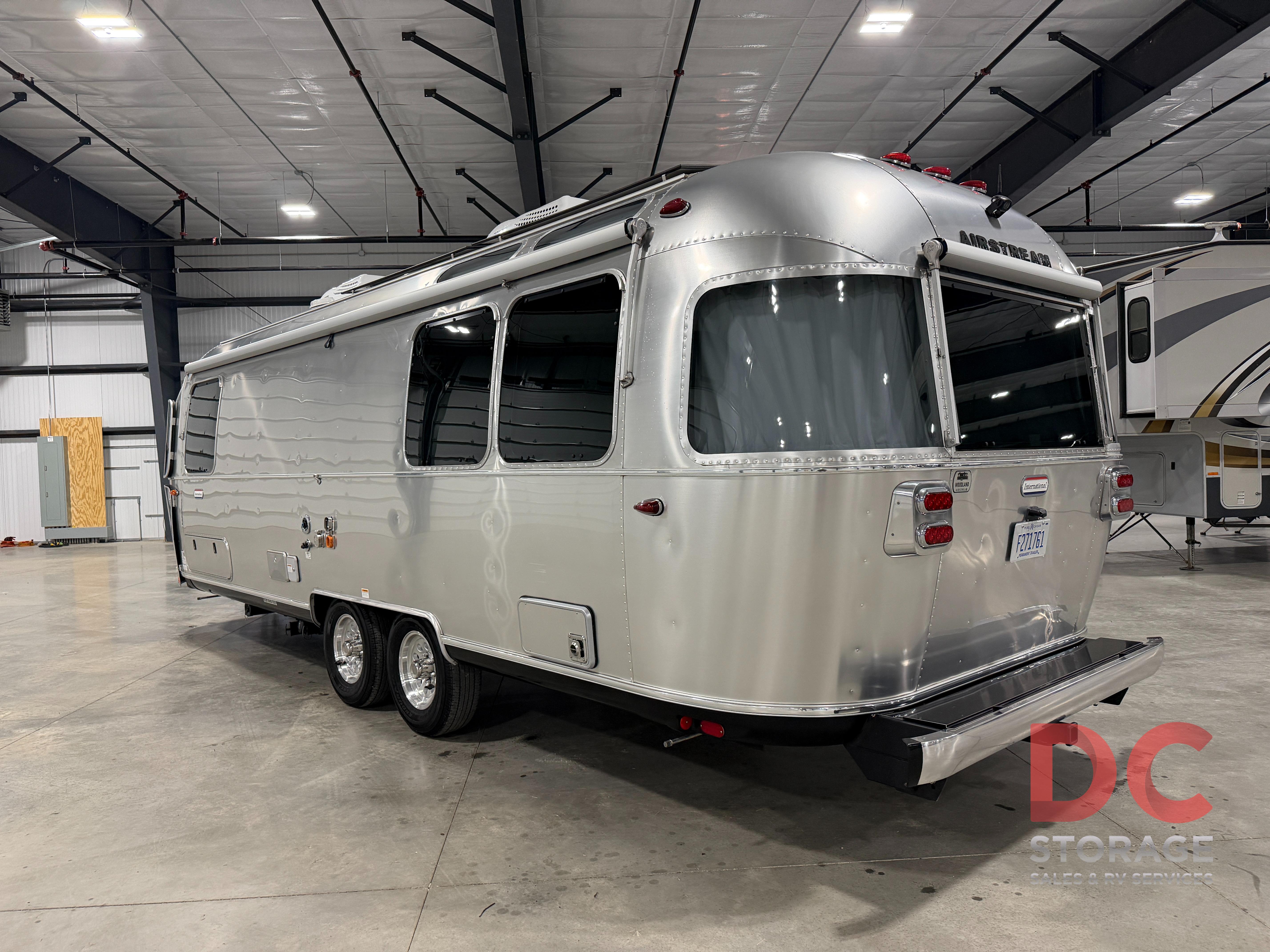 2023 Airstream INTERNATIONAL 27FB TWIN in hudsonville MI