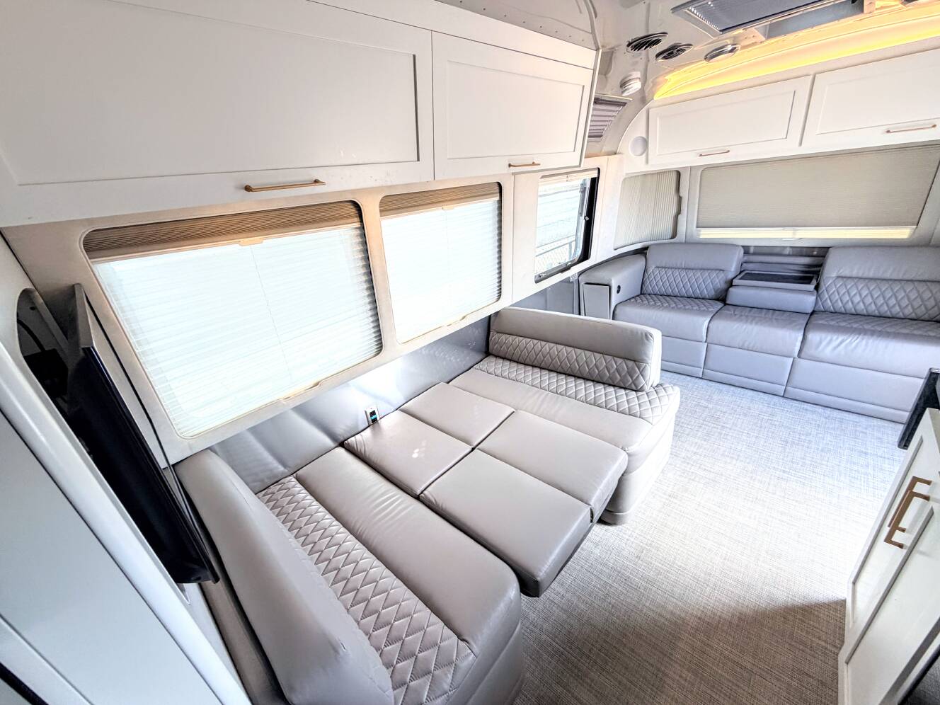 A photo of this 2021 Airstream Classic 30RBT