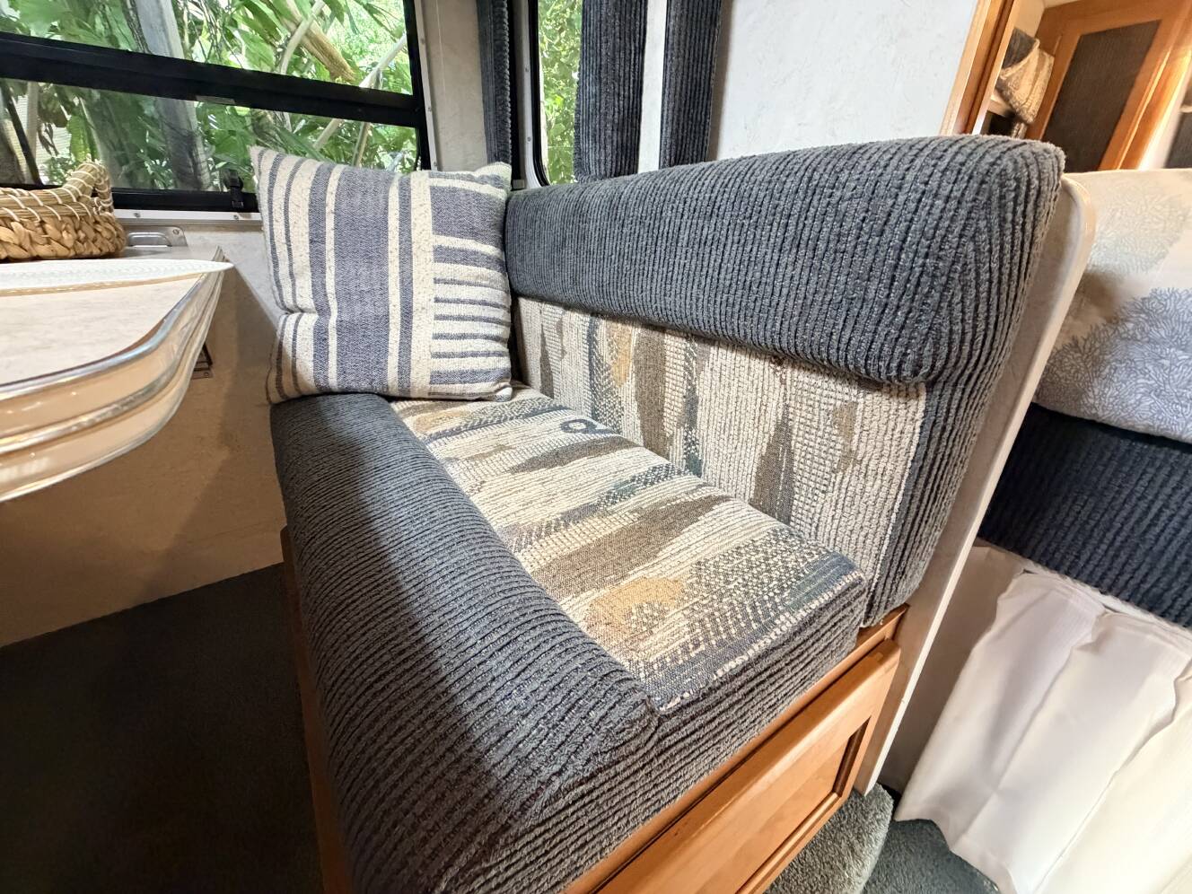 A photo of this 2002 Lance 1161