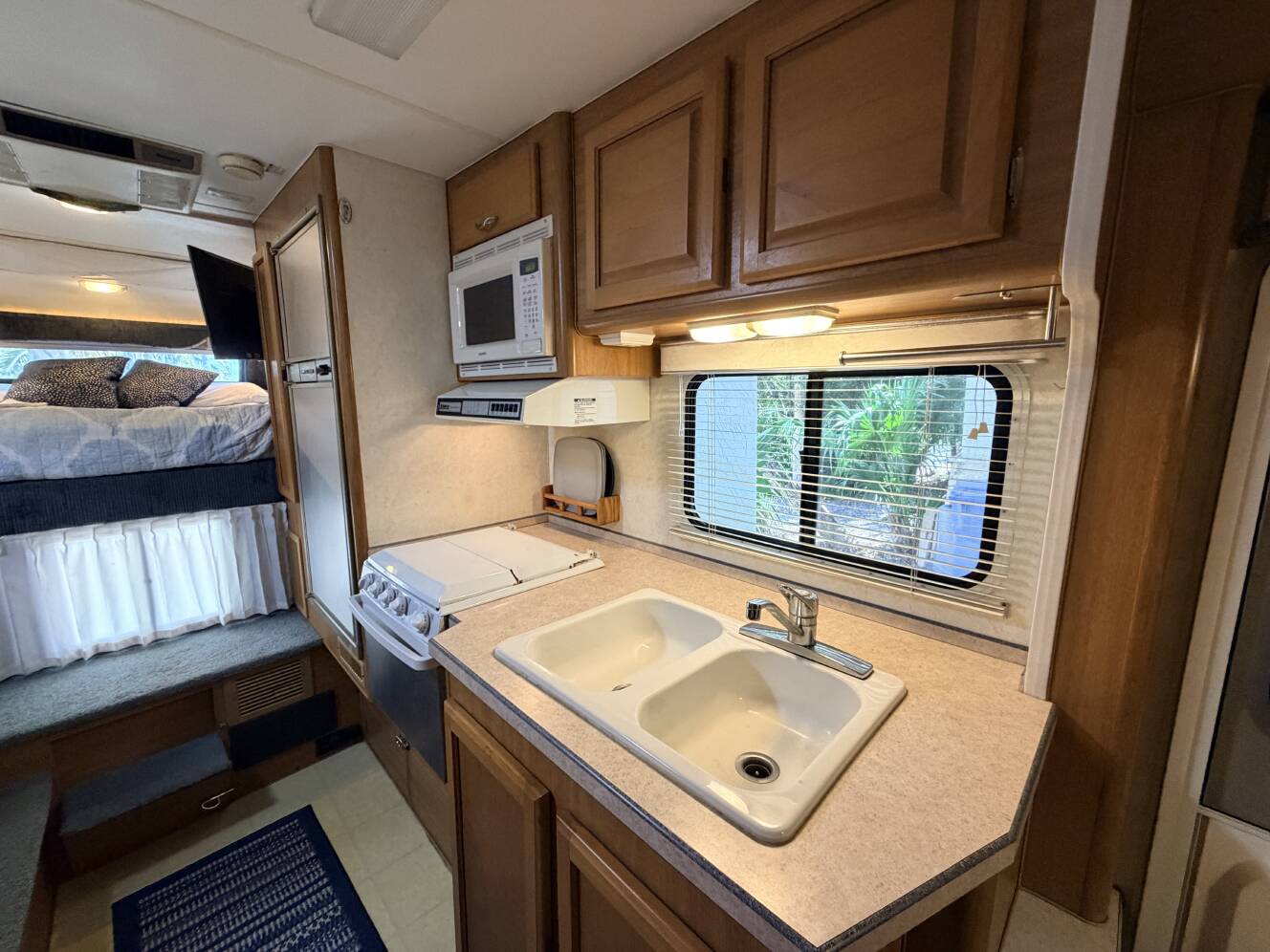 A photo of this 2002 Lance 1161