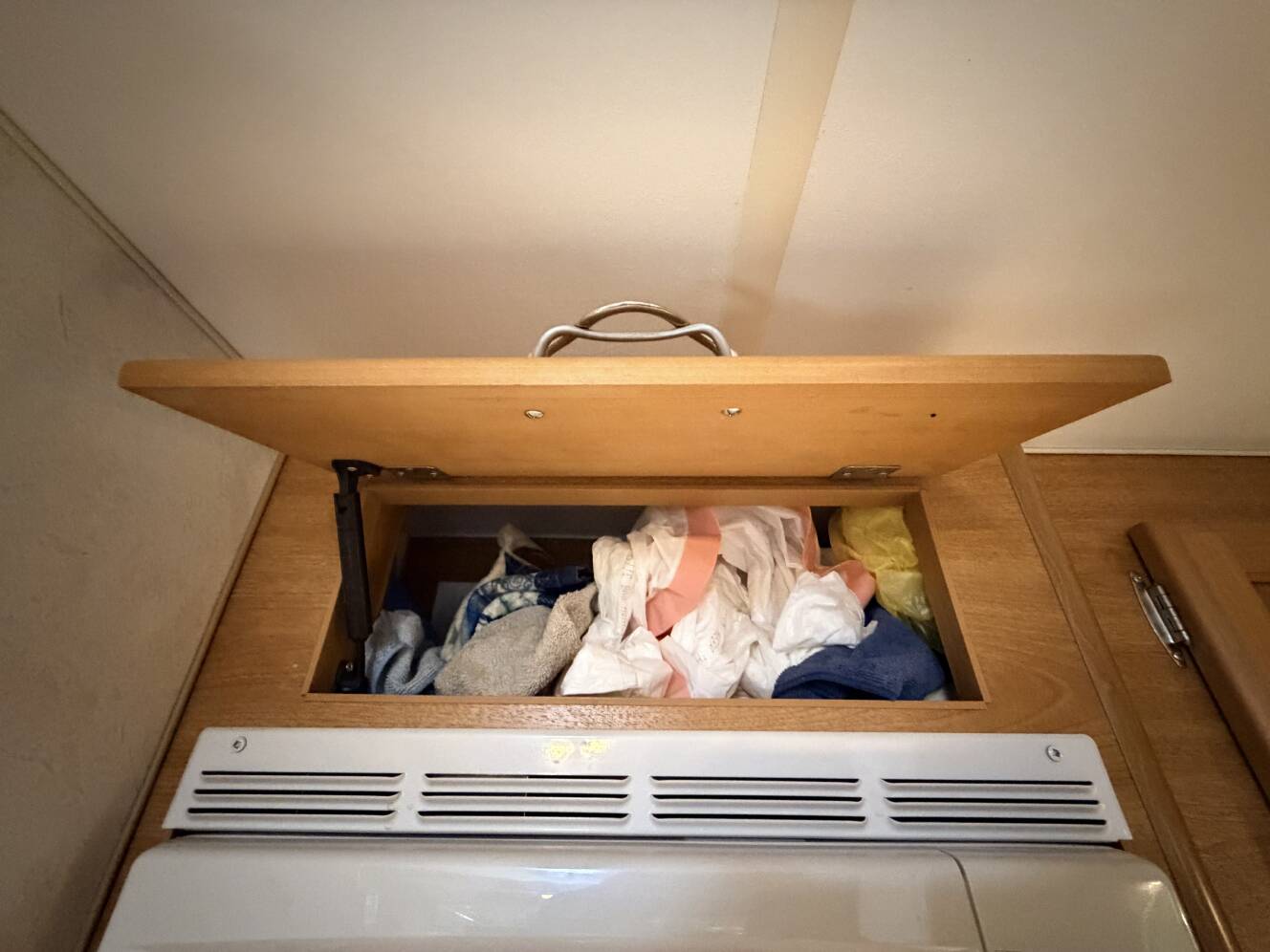 A photo of this 2002 Lance 1161