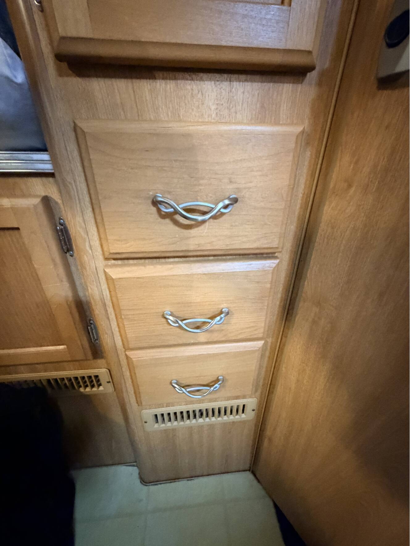 A photo of this 2002 Lance 1161