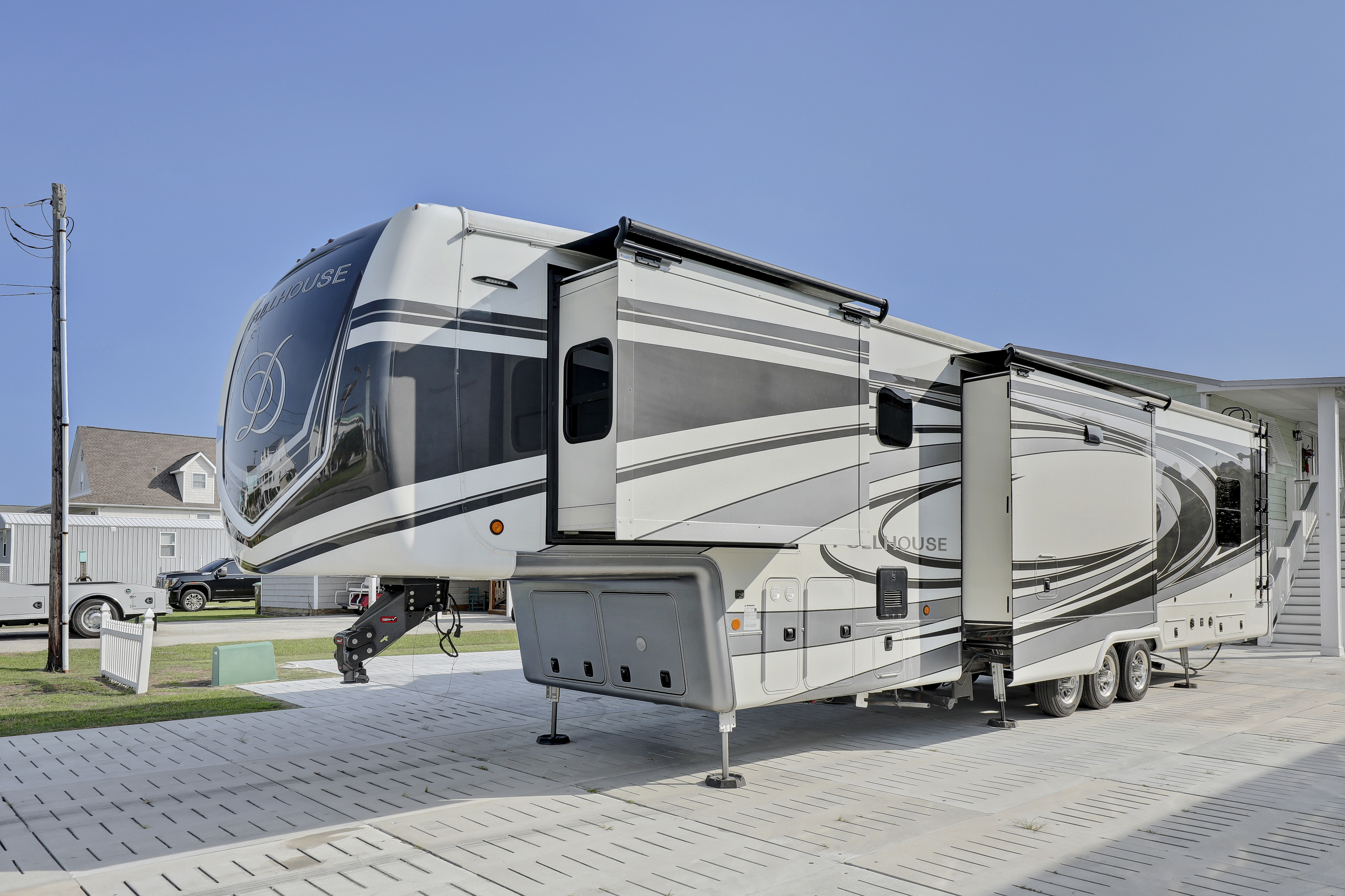 2023 DRV FULLHOUSE LX455 RV