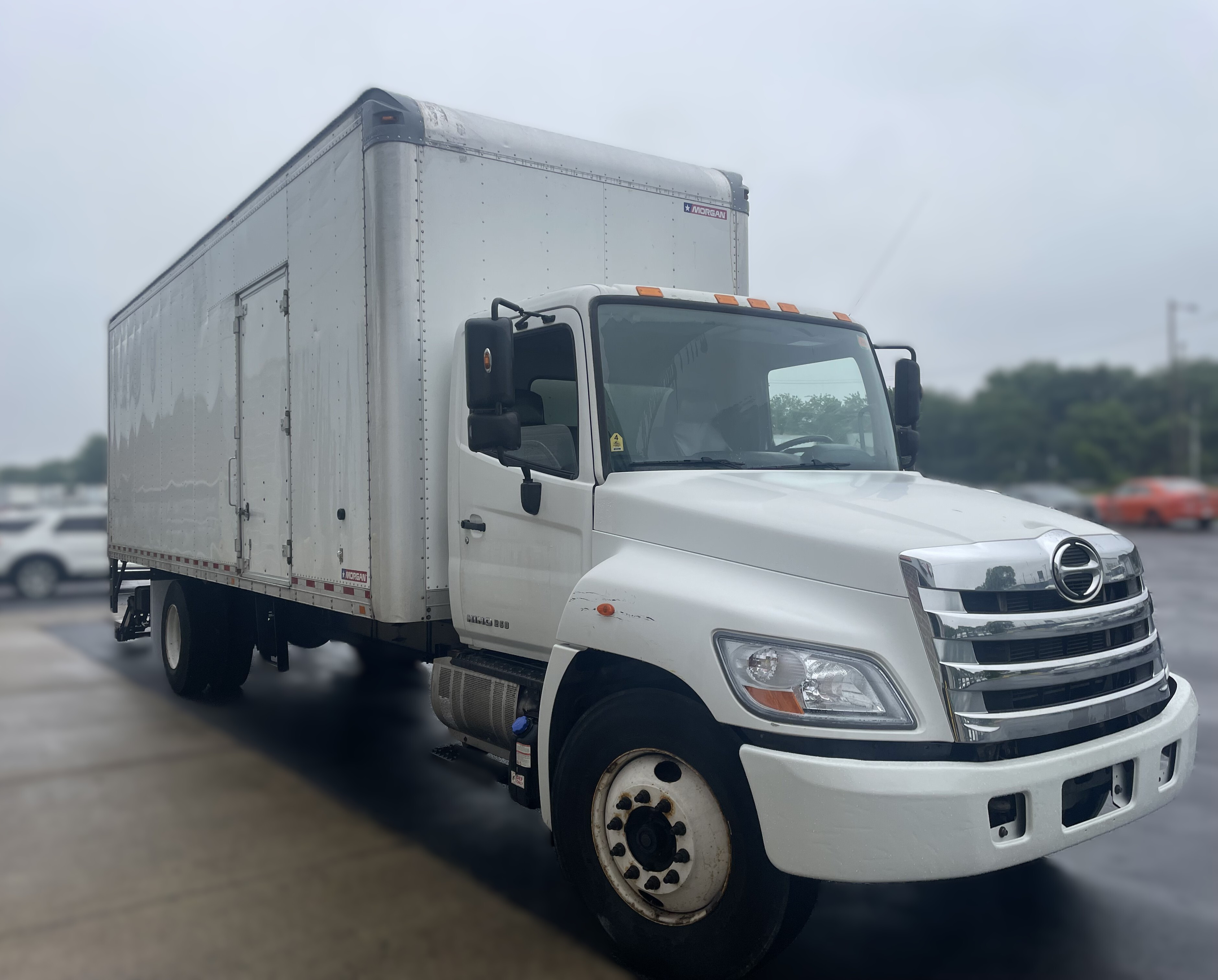 2016 HINO 268A