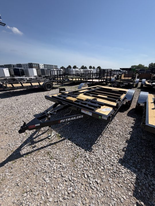 2027 PJ Trailers U8141 in Whiteland, IN