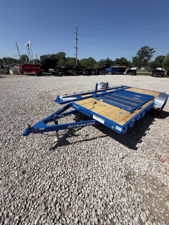 2027 PJ Trailers U8141 in Whiteland, IN