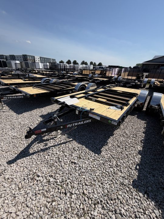 2027 PJ Trailers U8141 in Whiteland, IN