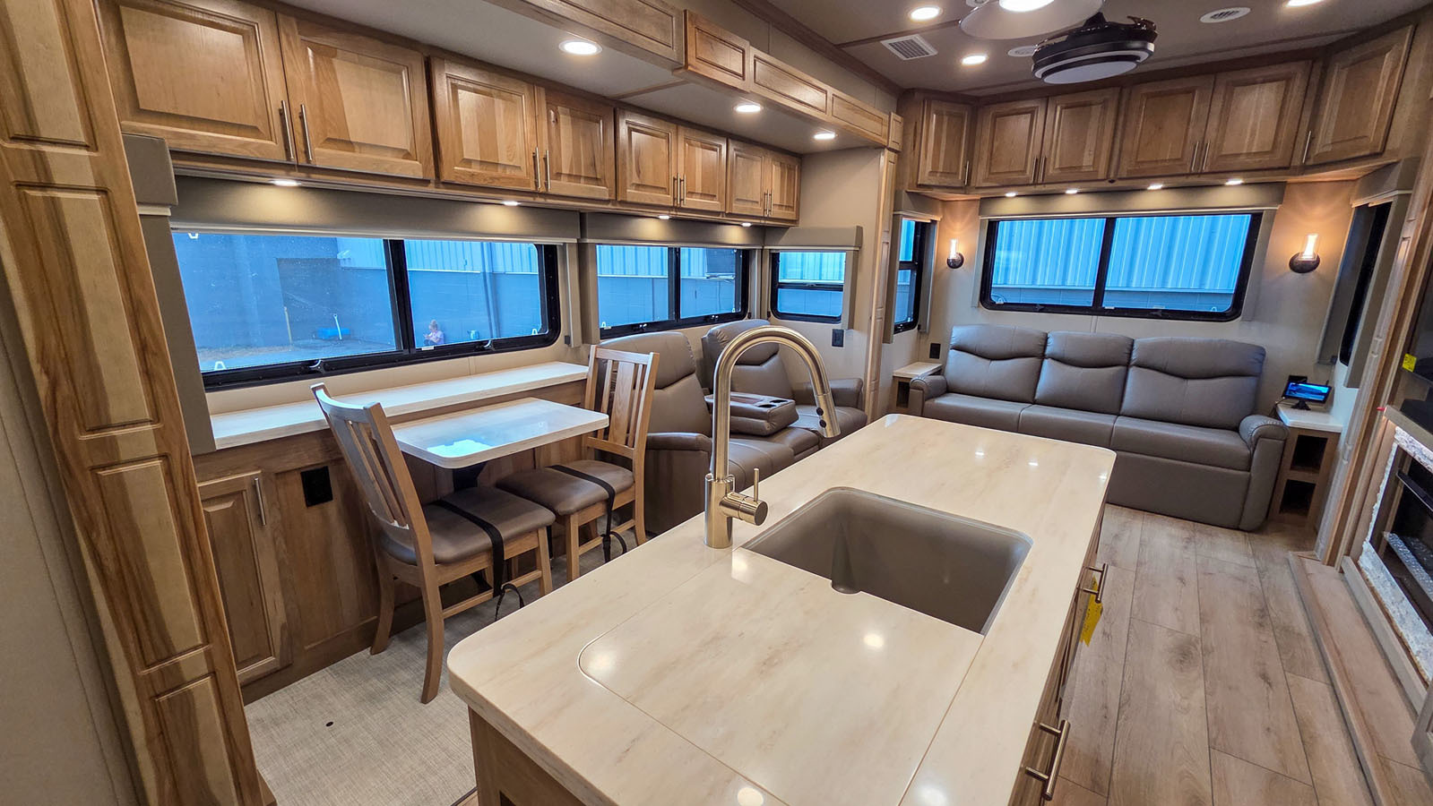 2027 Luxe GOLD 38GFB in elkhart IN