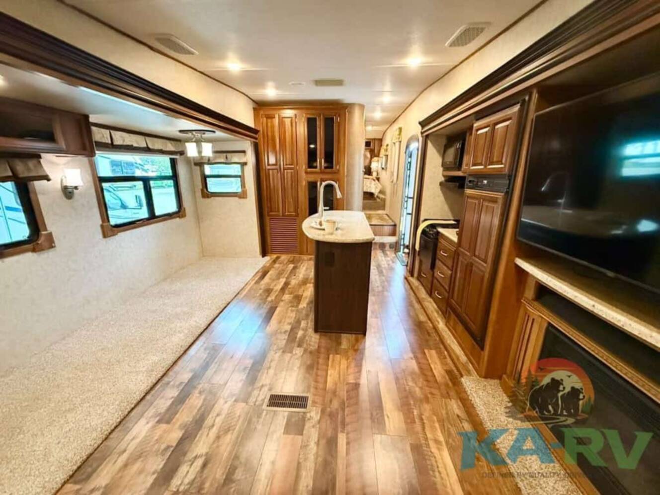 A photo of this 2016 Prime Time Crusader M 295 RST