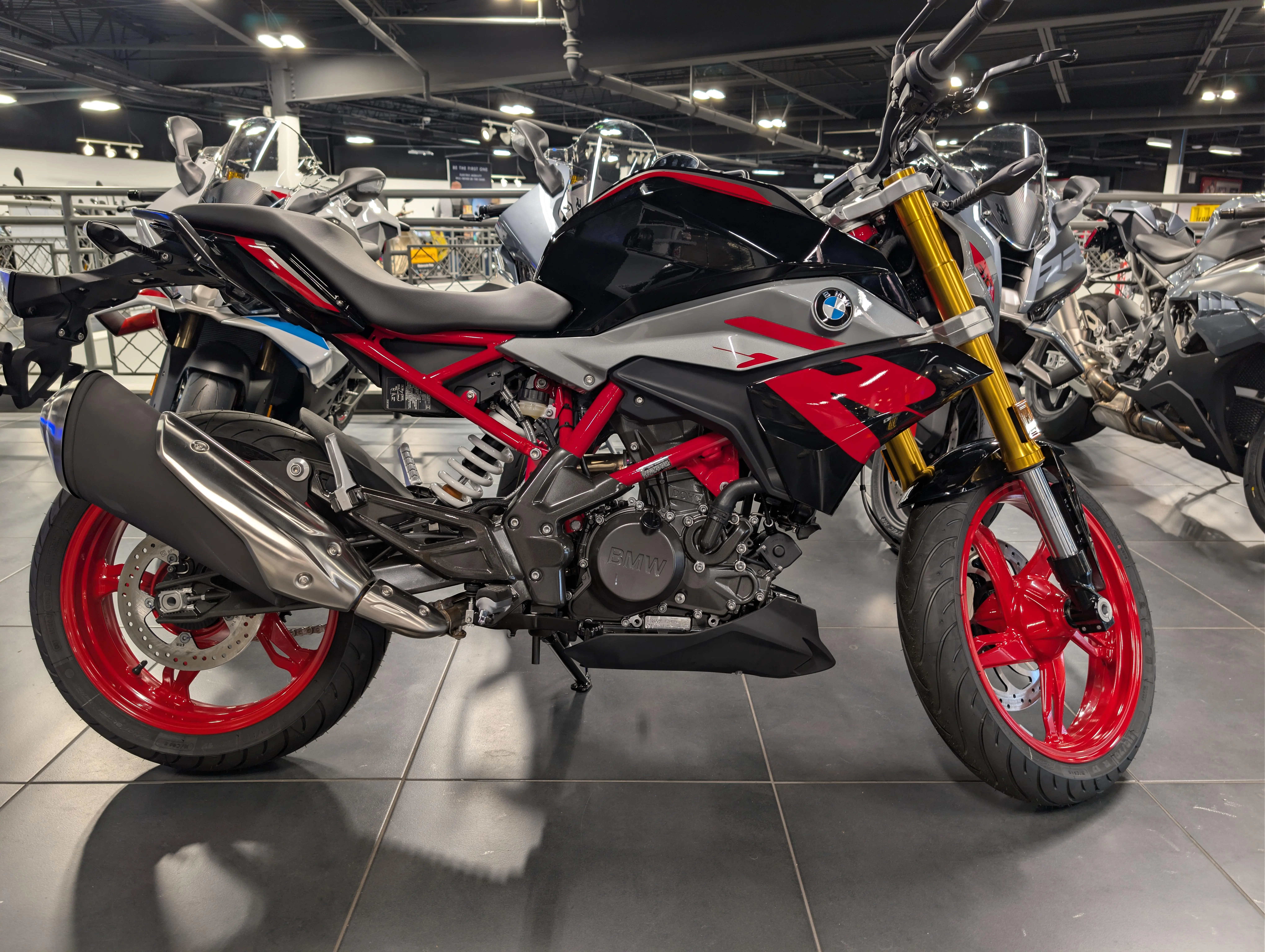 2025 BMW G 310 R