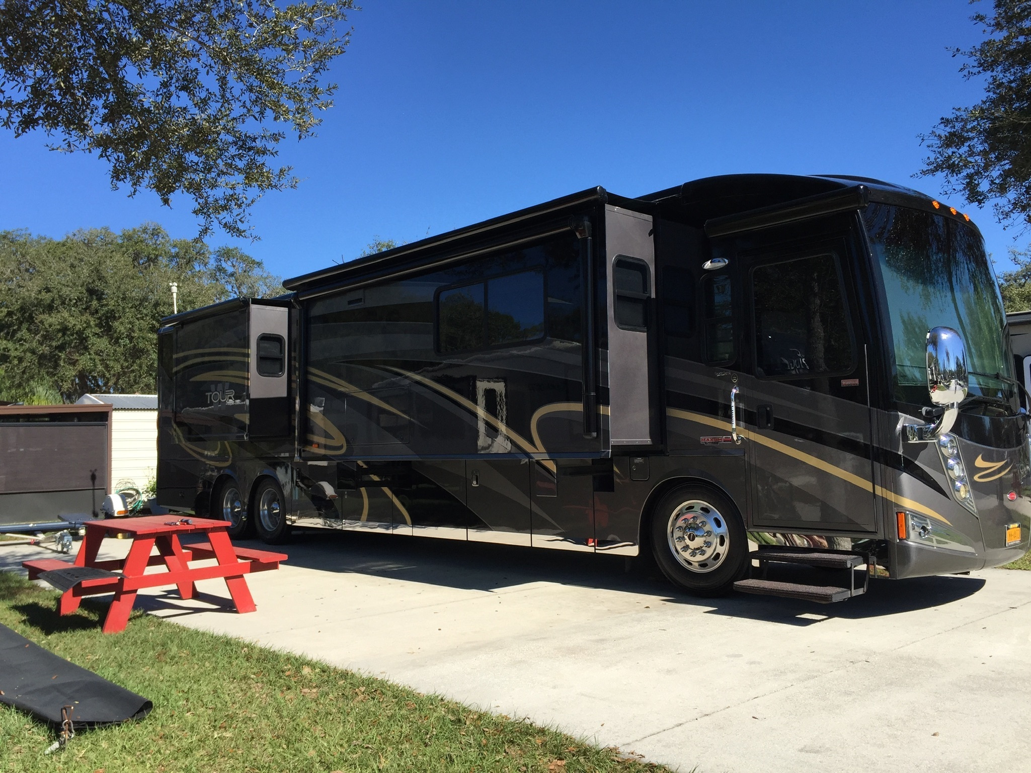 2011 Winnebago TOUR 42QD in ridge NY
