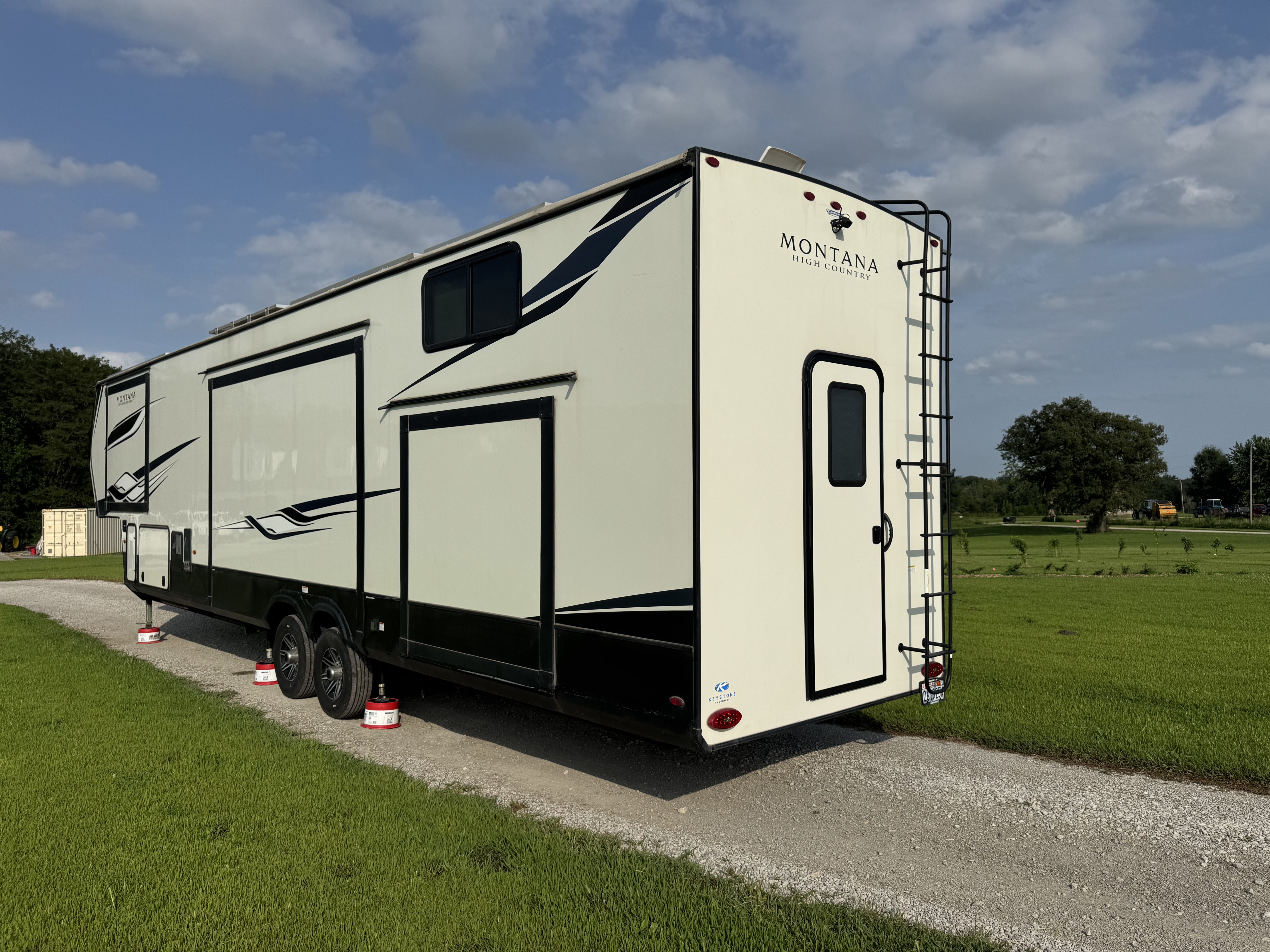 2023 Keystone MONTANA HIGH COUNTRY 381TB in jameson MO