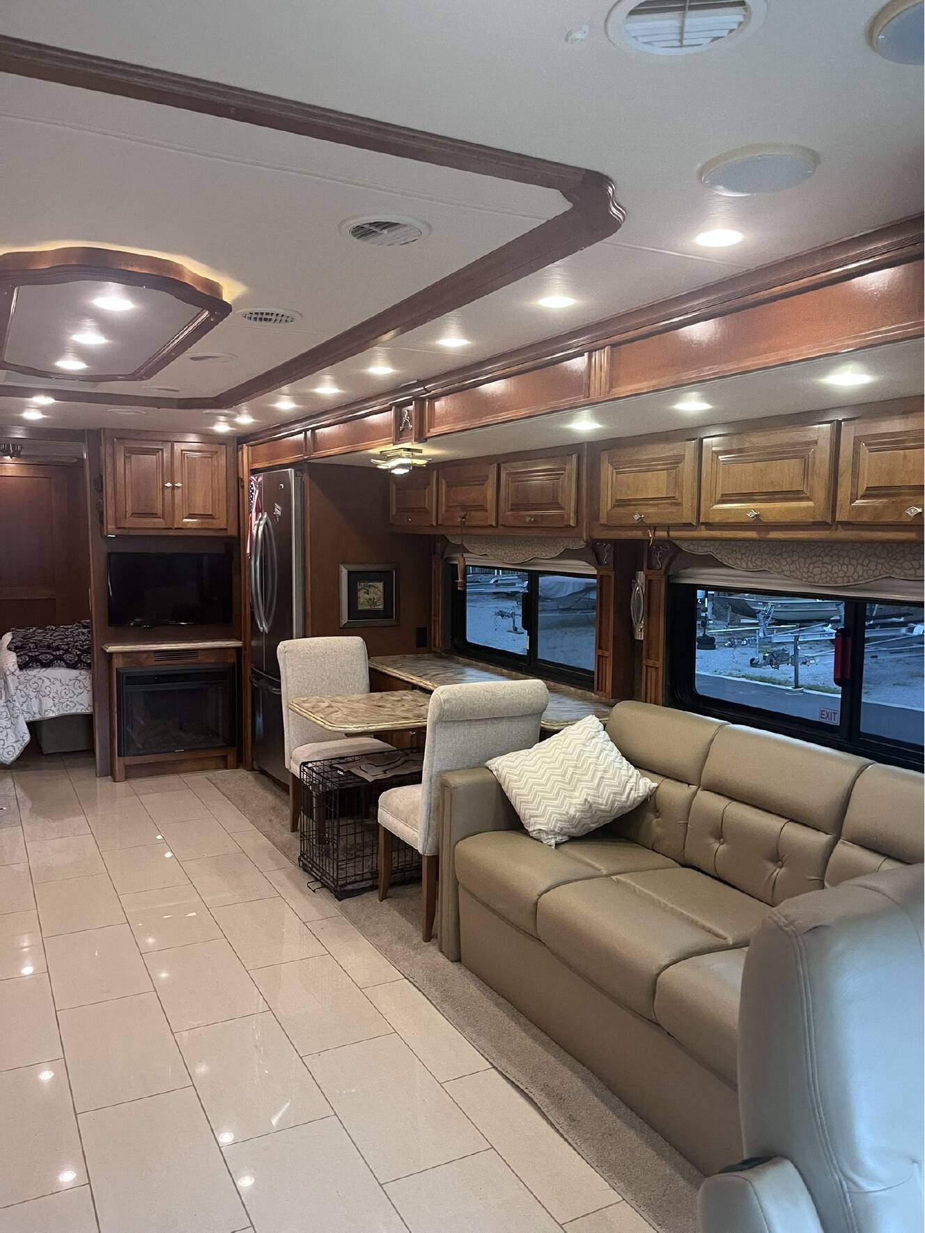 A photo of this 2014 Tiffin Motorhomes PHAETON 40 QBH