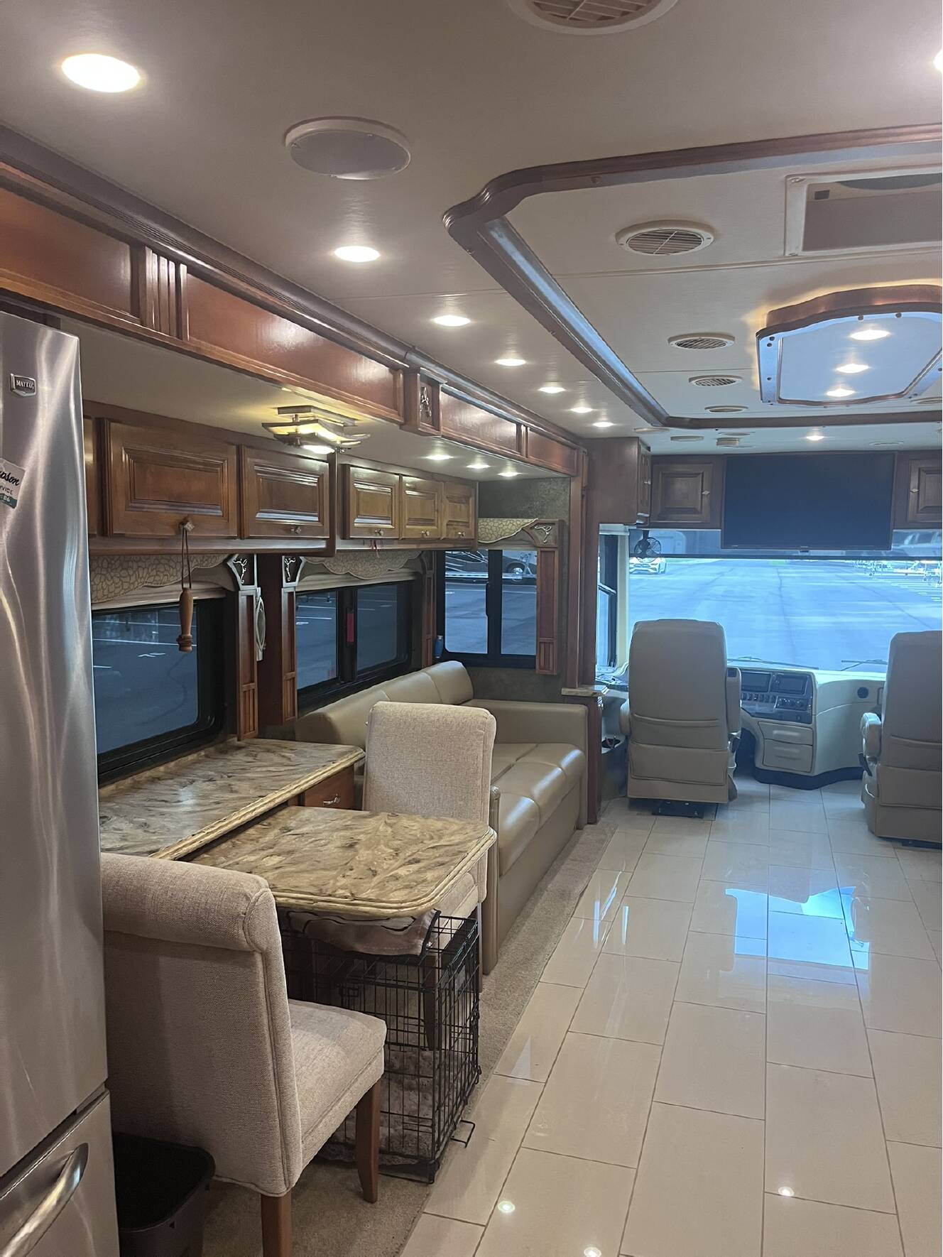 A photo of this 2014 Tiffin Motorhomes PHAETON 40 QBH