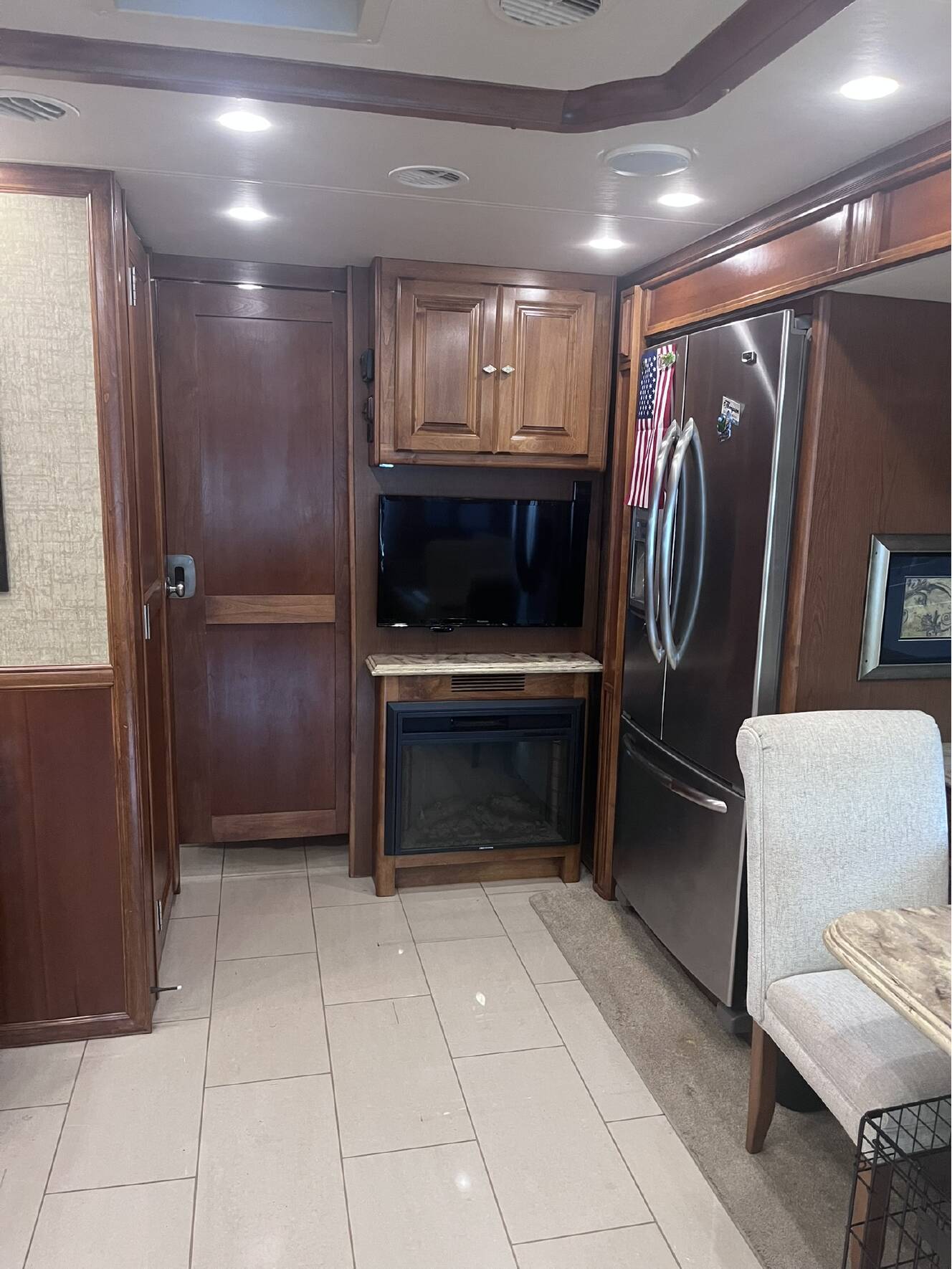 A photo of this 2014 Tiffin Motorhomes PHAETON 40 QBH