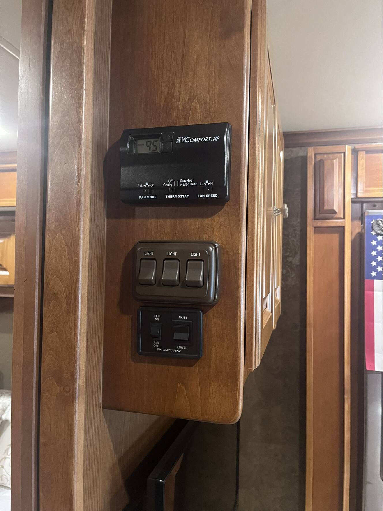 A photo of this 2014 Tiffin Motorhomes PHAETON 40 QBH