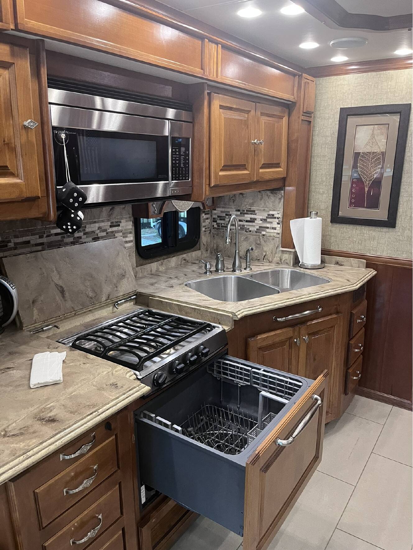 A photo of this 2014 Tiffin Motorhomes PHAETON 40 QBH