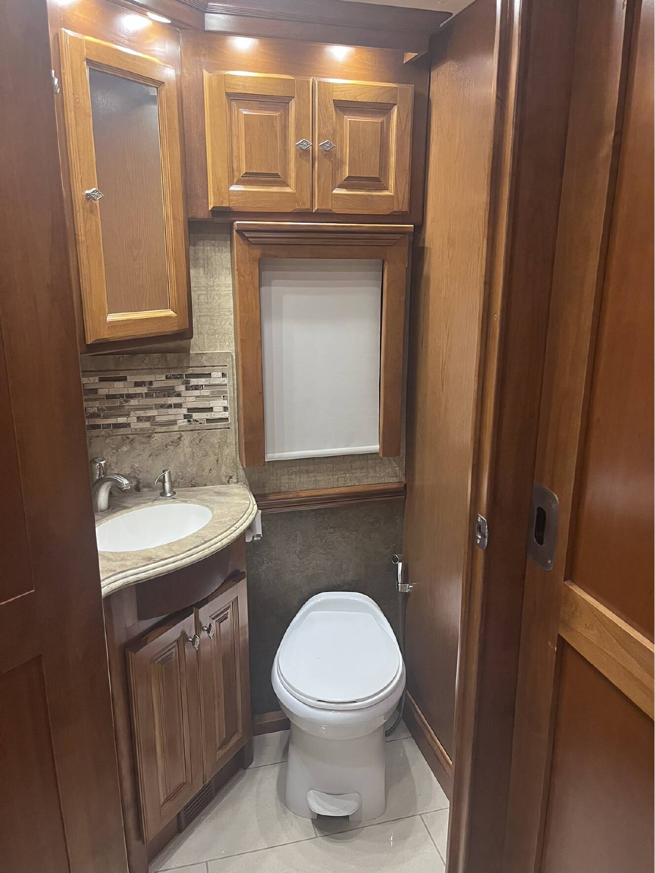A photo of this 2014 Tiffin Motorhomes PHAETON 40 QBH