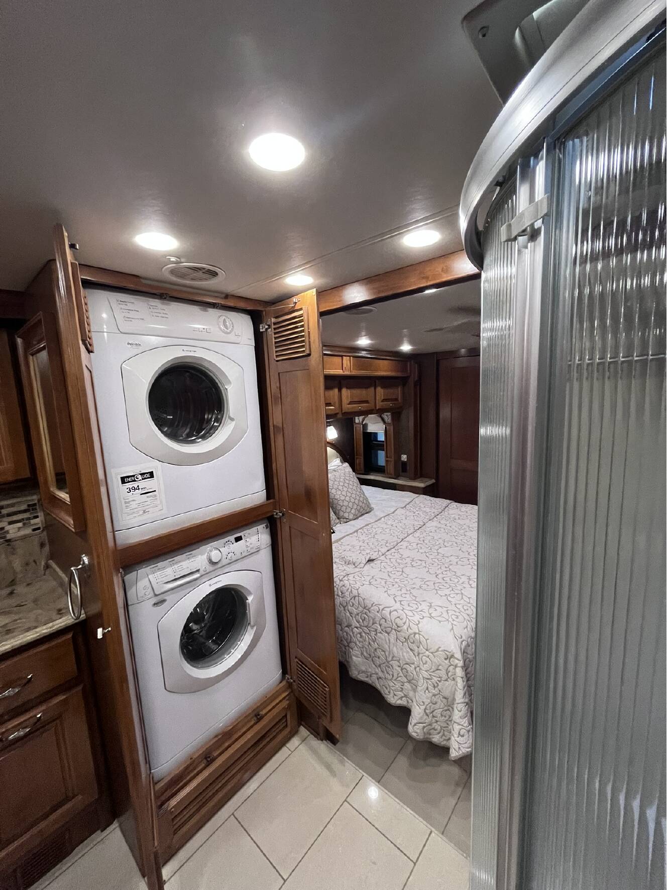 A photo of this 2014 Tiffin Motorhomes PHAETON 40 QBH