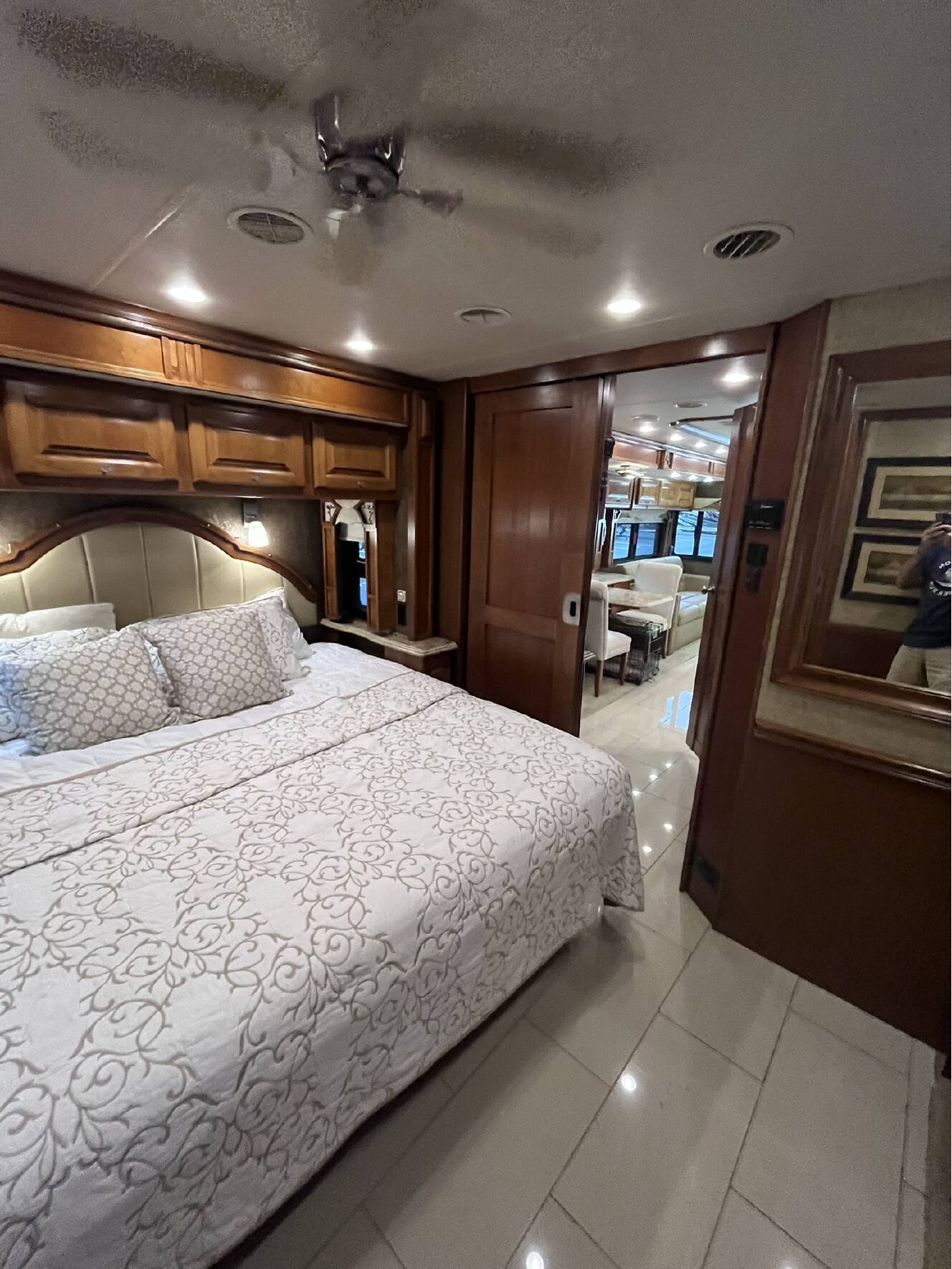 A photo of this 2014 Tiffin Motorhomes PHAETON 40 QBH
