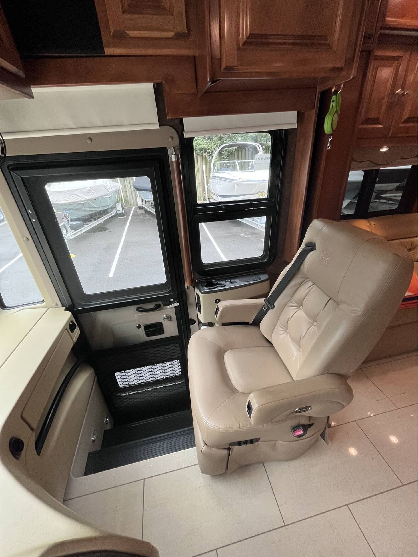 A photo of this 2014 Tiffin Motorhomes PHAETON 40 QBH