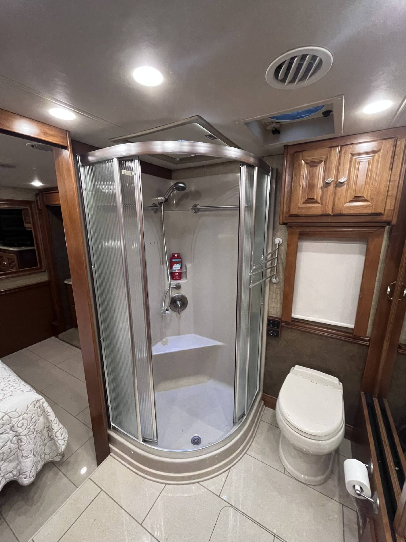 A photo of this 2014 Tiffin Motorhomes PHAETON 40 QBH