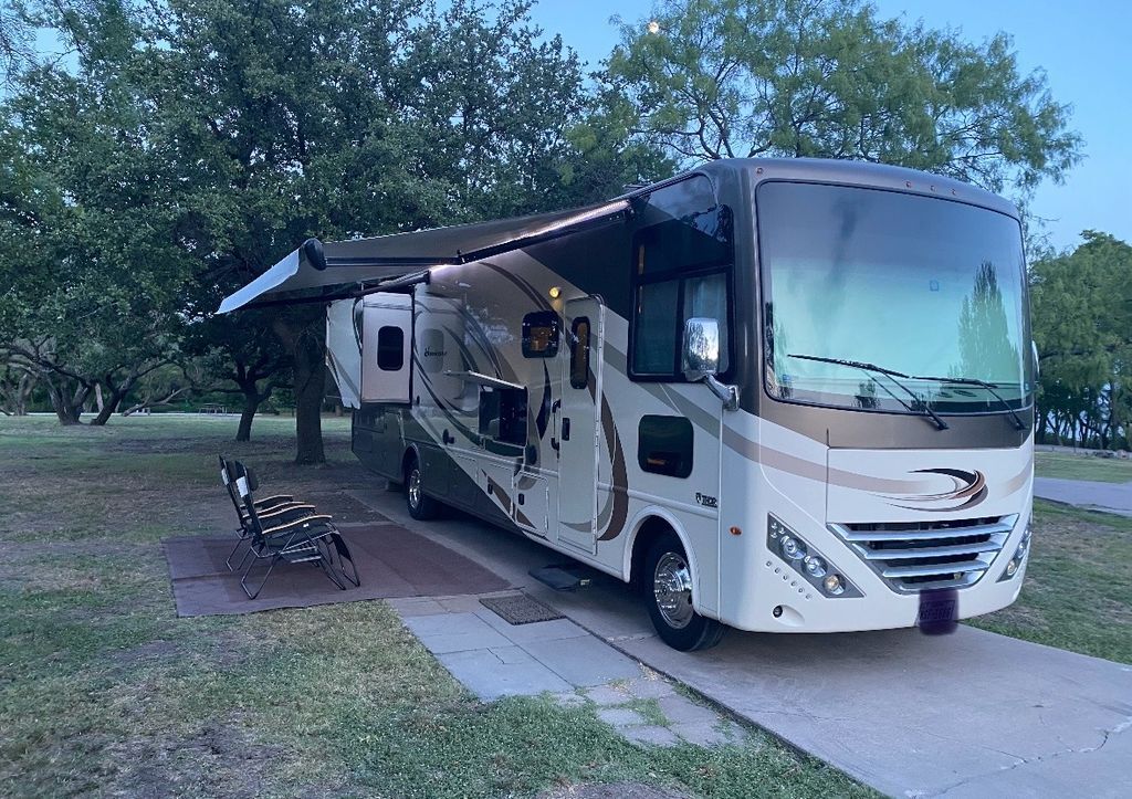 2017 Thor Motor Coach Hurricane 35M in the colony TX