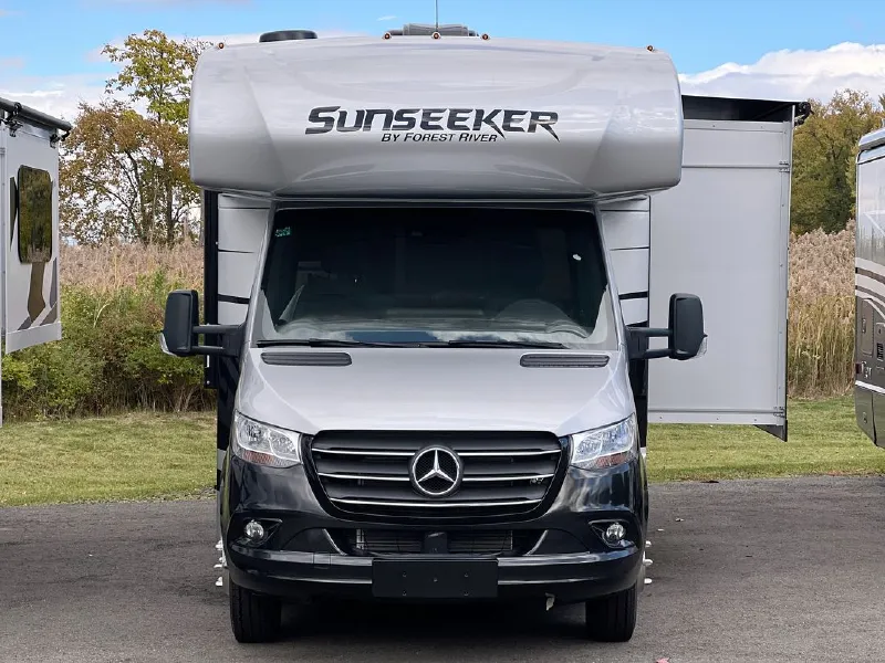 2025 Forest River Sunseeker MBS 2400B