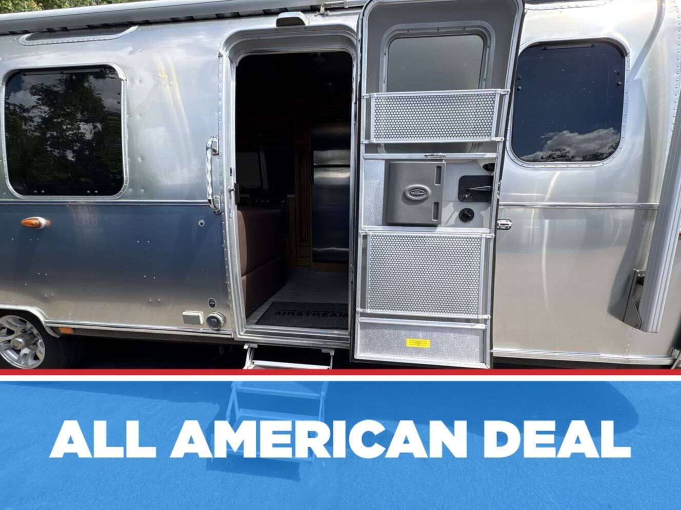 A photo of this 2020 Airstream Classic 33FBQ